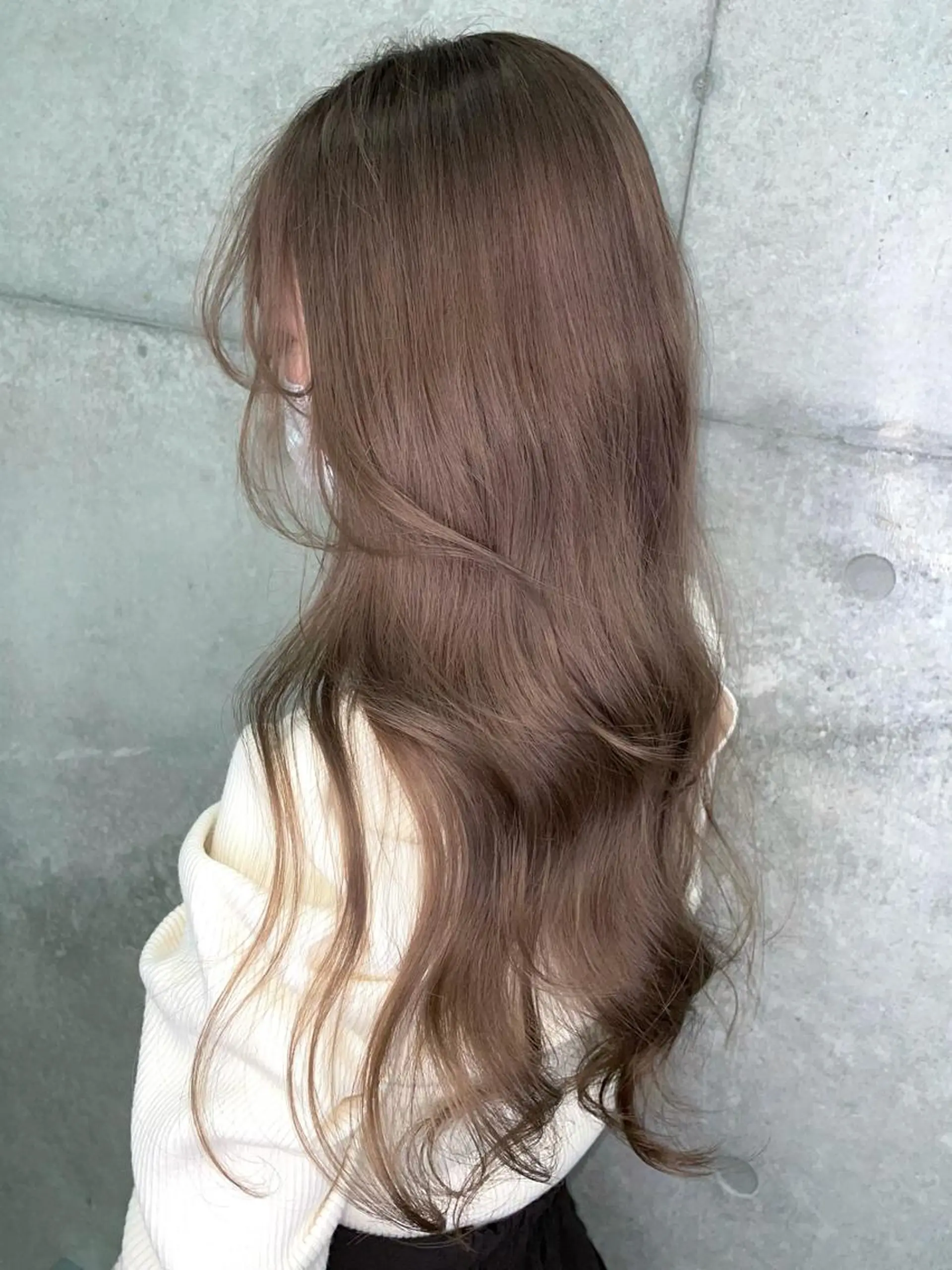 ロング カラー 岡留 愛美のヘアスタイル