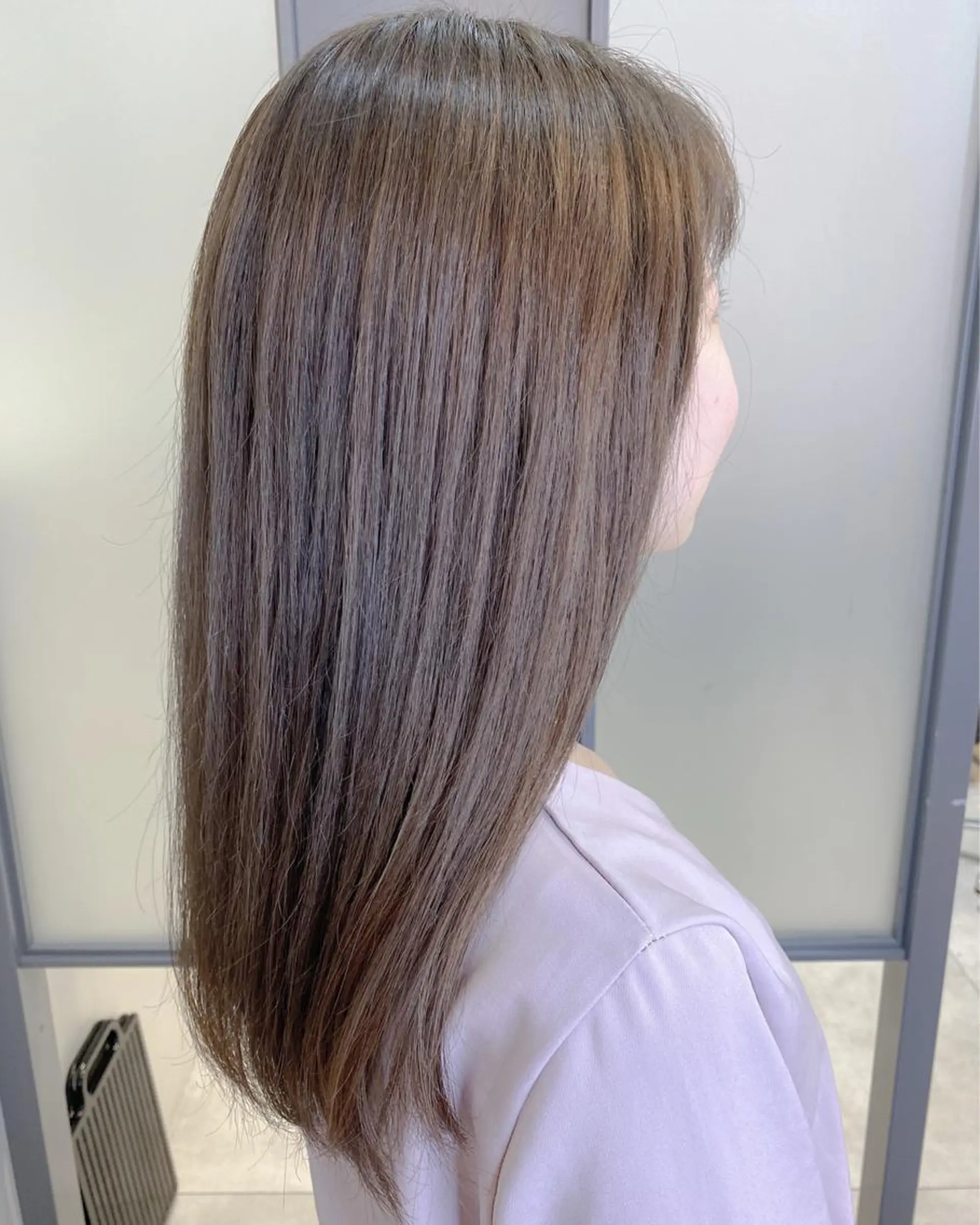 セミロング カラー ベージュカラー ブリーチ ケアブリーチ シルバー シルバーベージュ 【透明感、艶髪】西村 有司のヘアスタイル