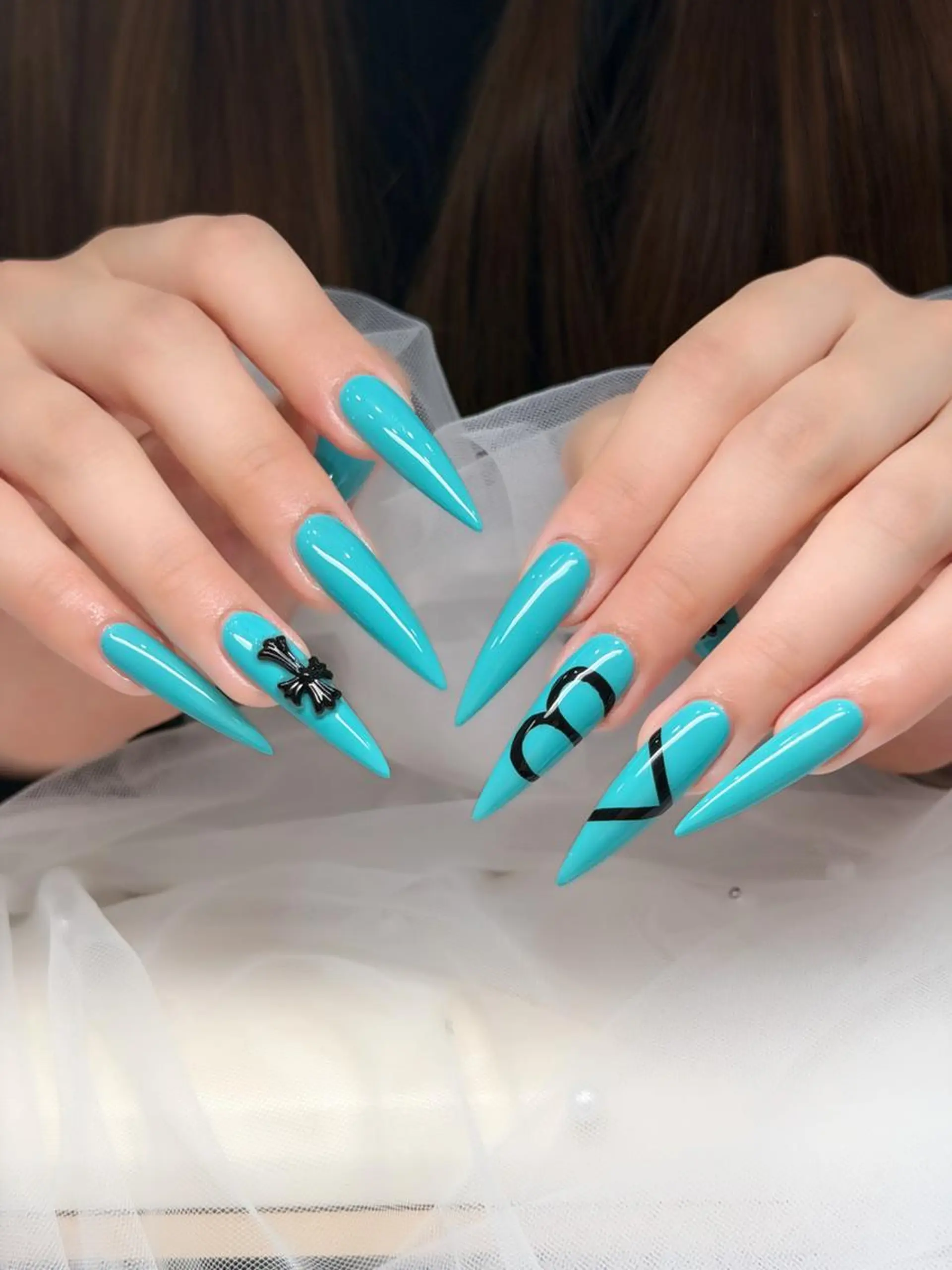 ネイル オーロラネイル ブルー チークネイル フットネイル フレンチネイル NAILS168 池袋西口駅前店のネイルデザイン
