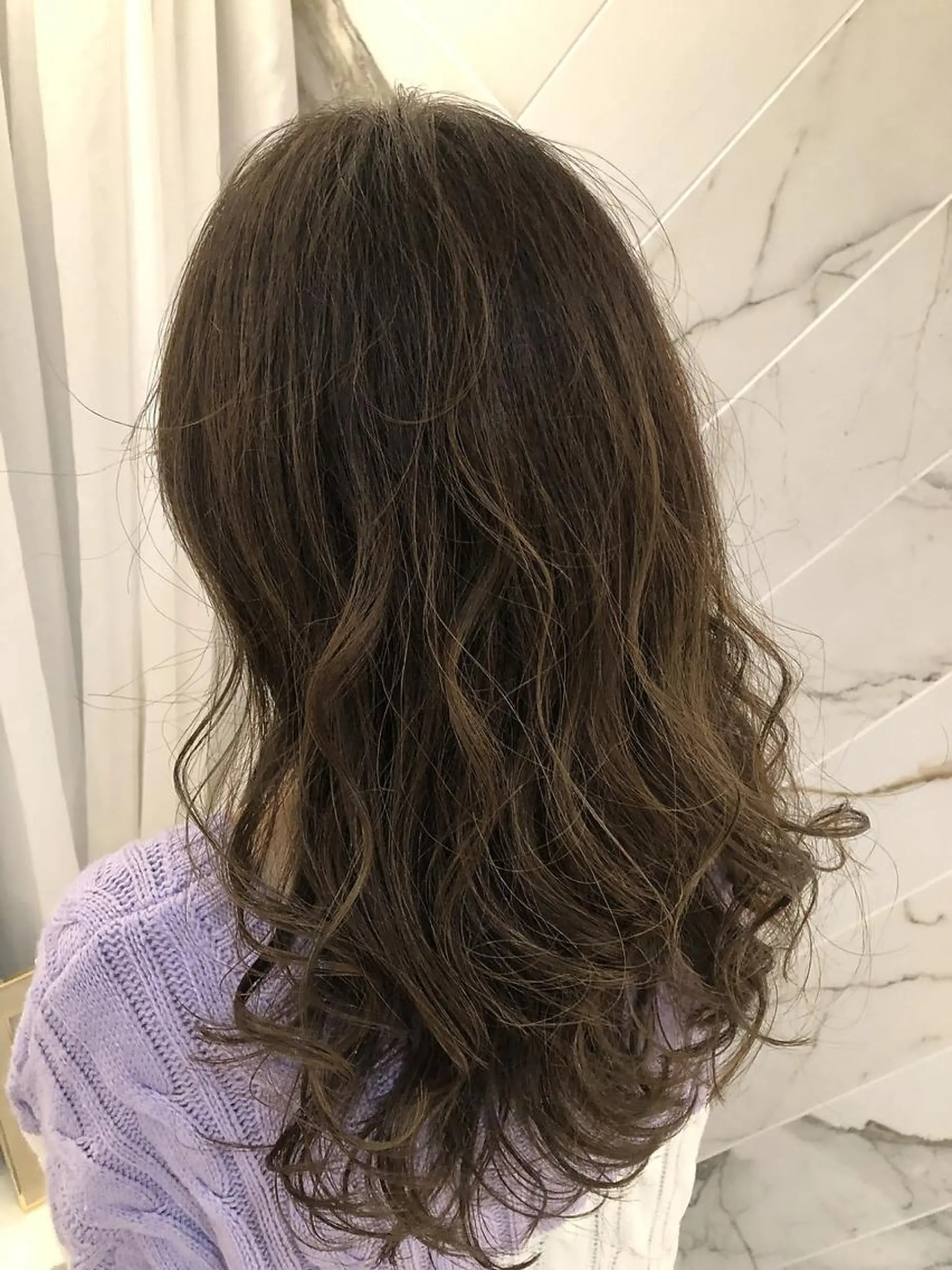 ロング カラー グレージュ 藤田 歩美のヘアスタイル