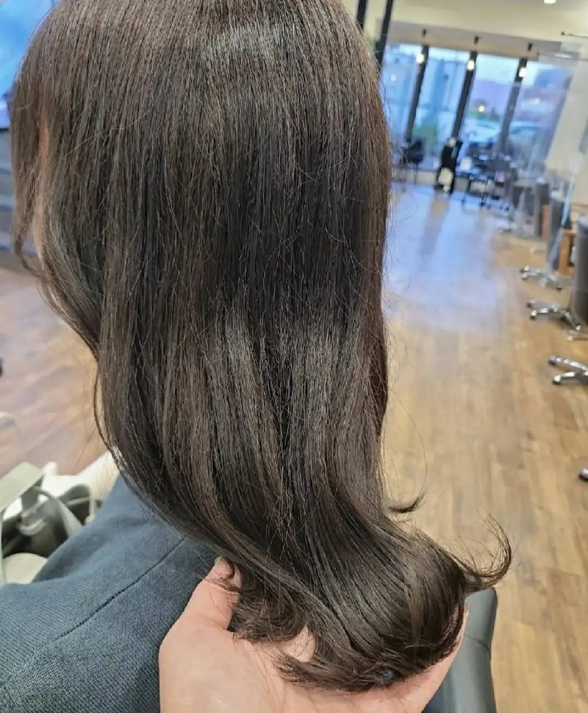 ロング カラー グレージュ ヘアカラー トリートメント 関口 友菜のヘアスタイル