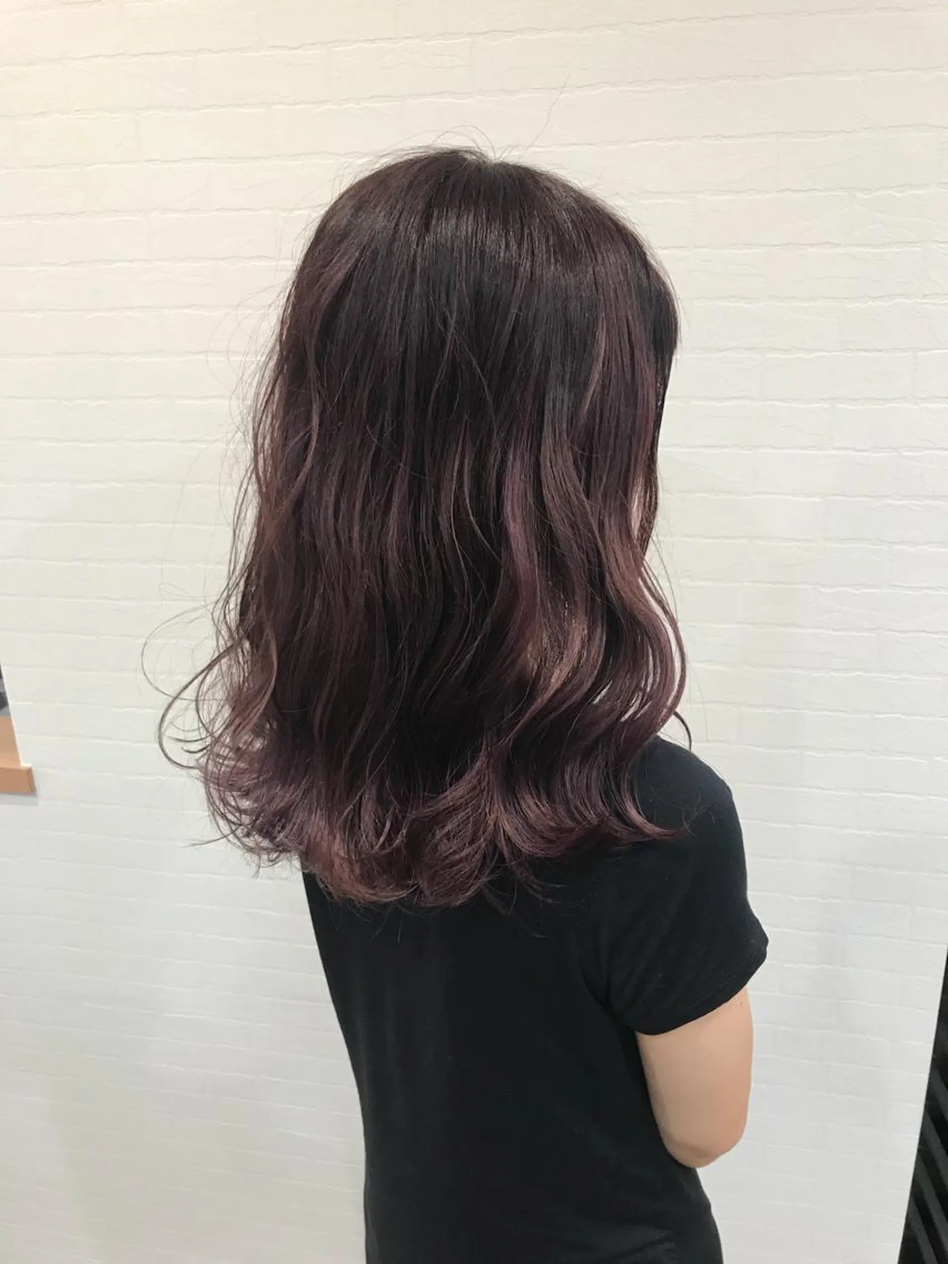 セミロング カラー ピンクカラー 岡本 智次のヘアスタイル