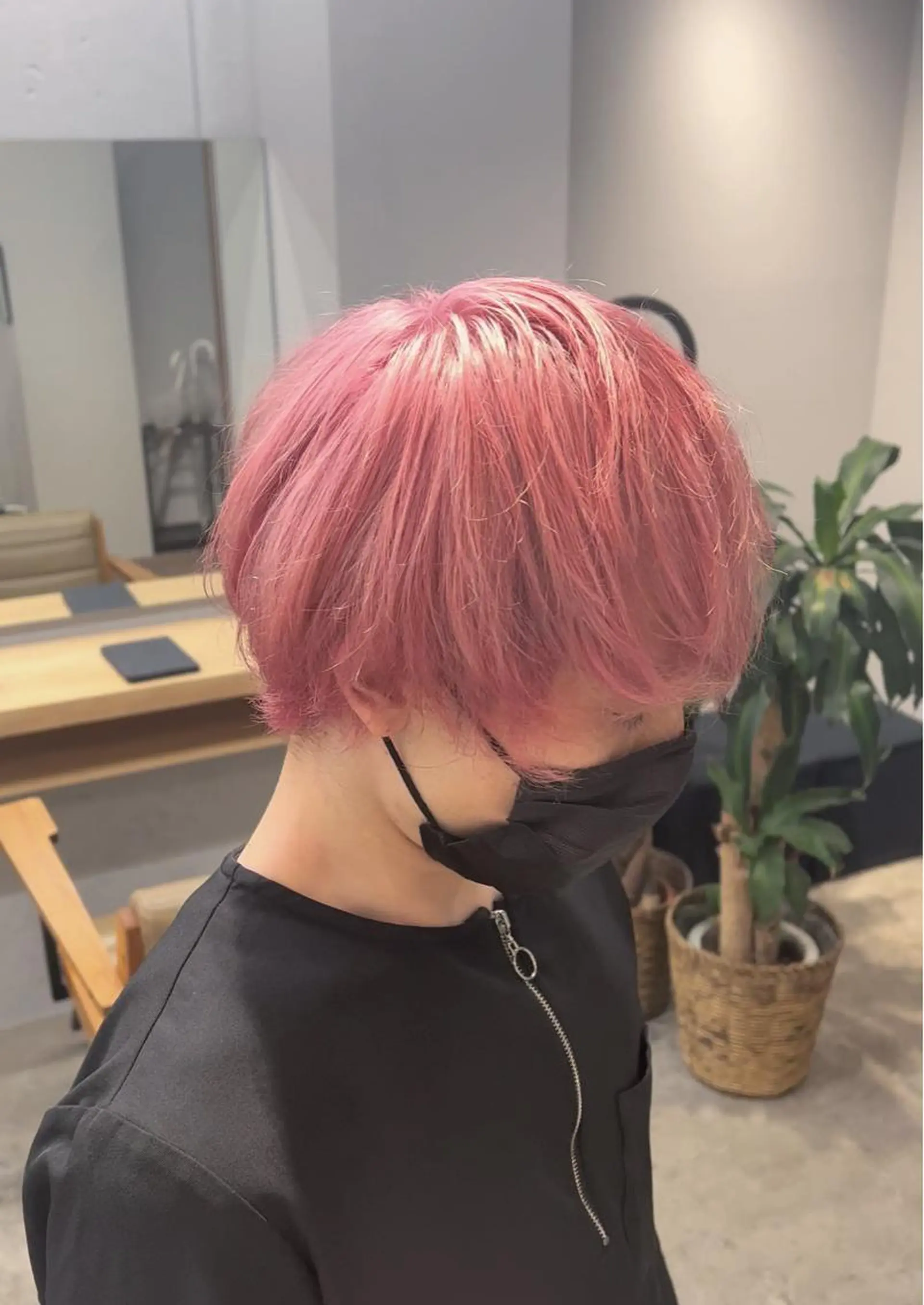 カラー メンズ メンズブリーチ ブリーチ ピンクカラー ブリーチ毛の縮毛矯正 ハイトーン/岡本智樹のヘアスタイル