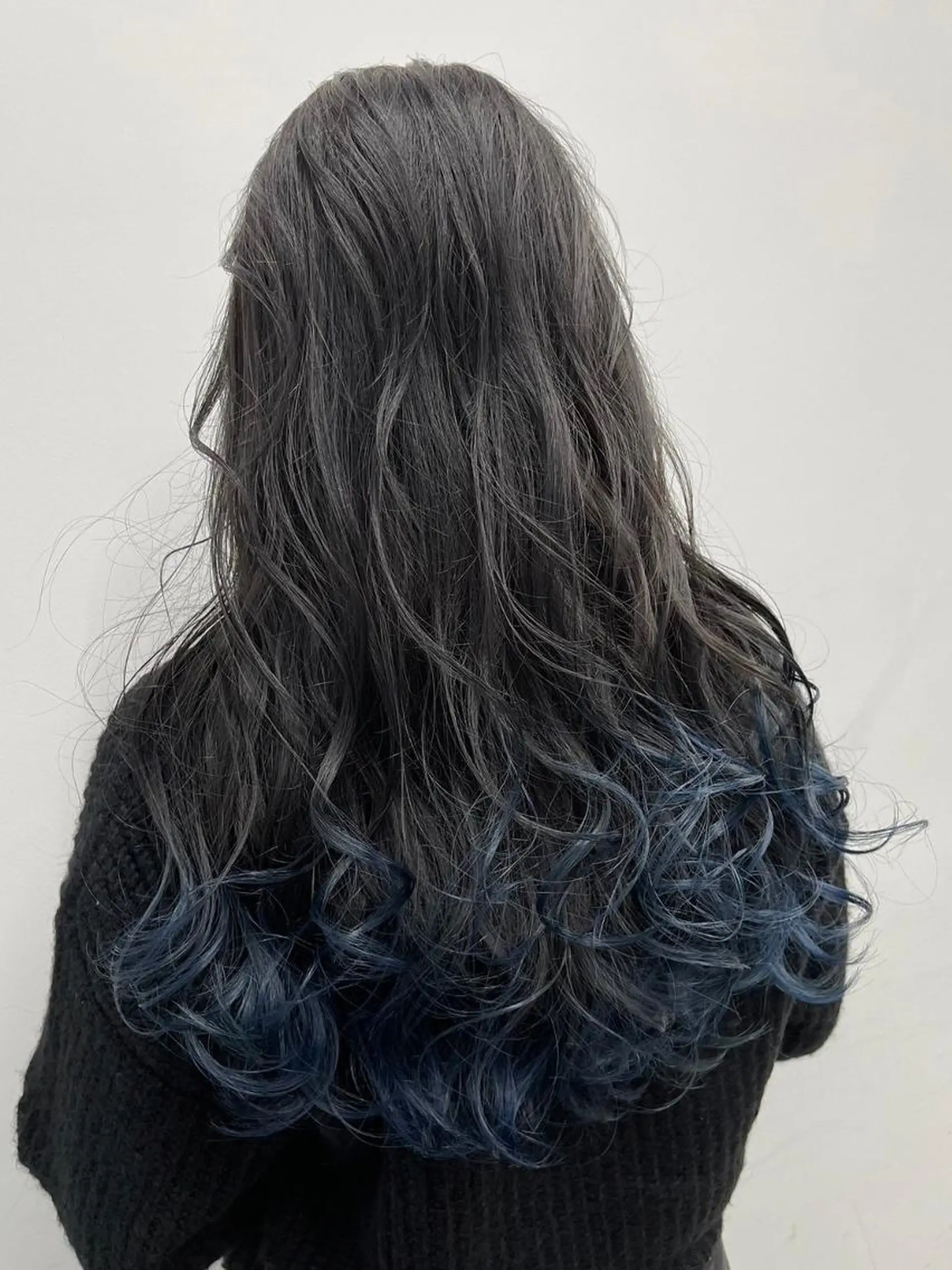 ロング カラー アディクシーカラー アッシュ ブルーカラー ダークアッシュ グレージュ 【公式】amble luxe 中野のヘアスタイル