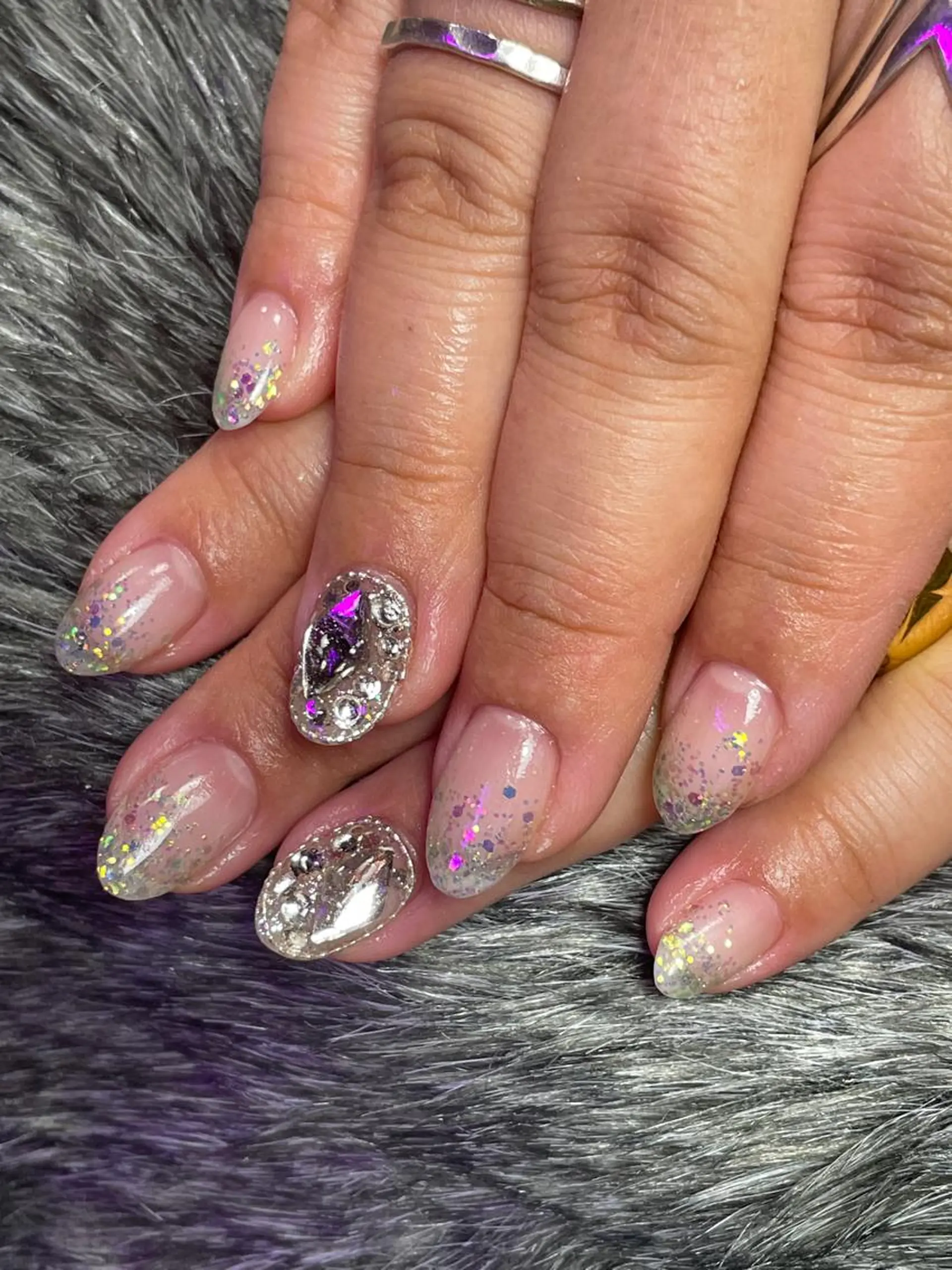 カラー ネイル ラメ(グリッター) ラメグラデーション Chérinail 爪のお手入れのネイルデザイン