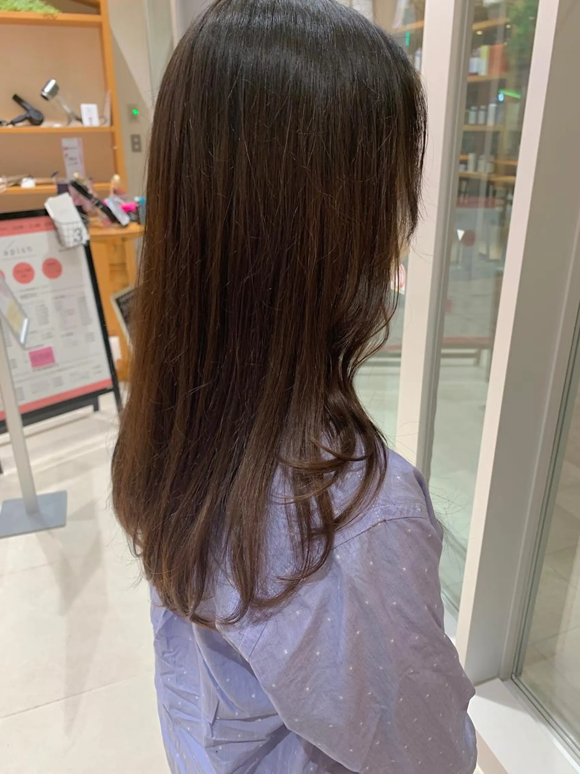 ロング 下川 由貴のヘアスタイル