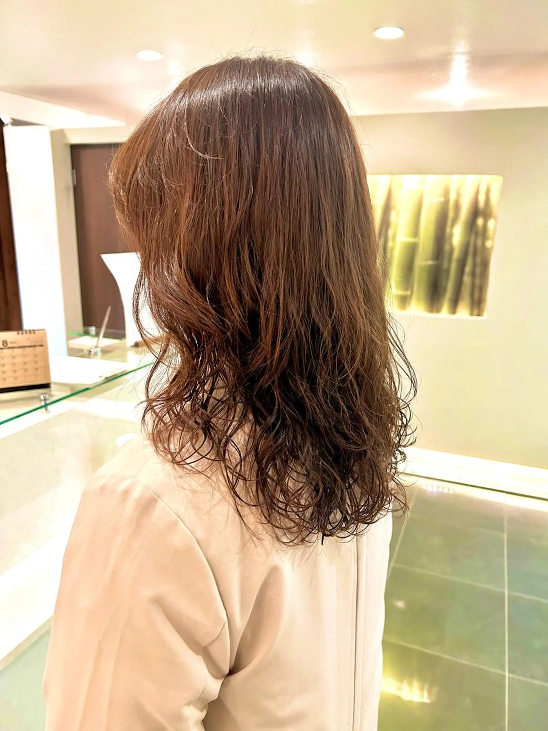 ロング カラー パーマ チーフデザイナー 若林　麻衣のヘアスタイル