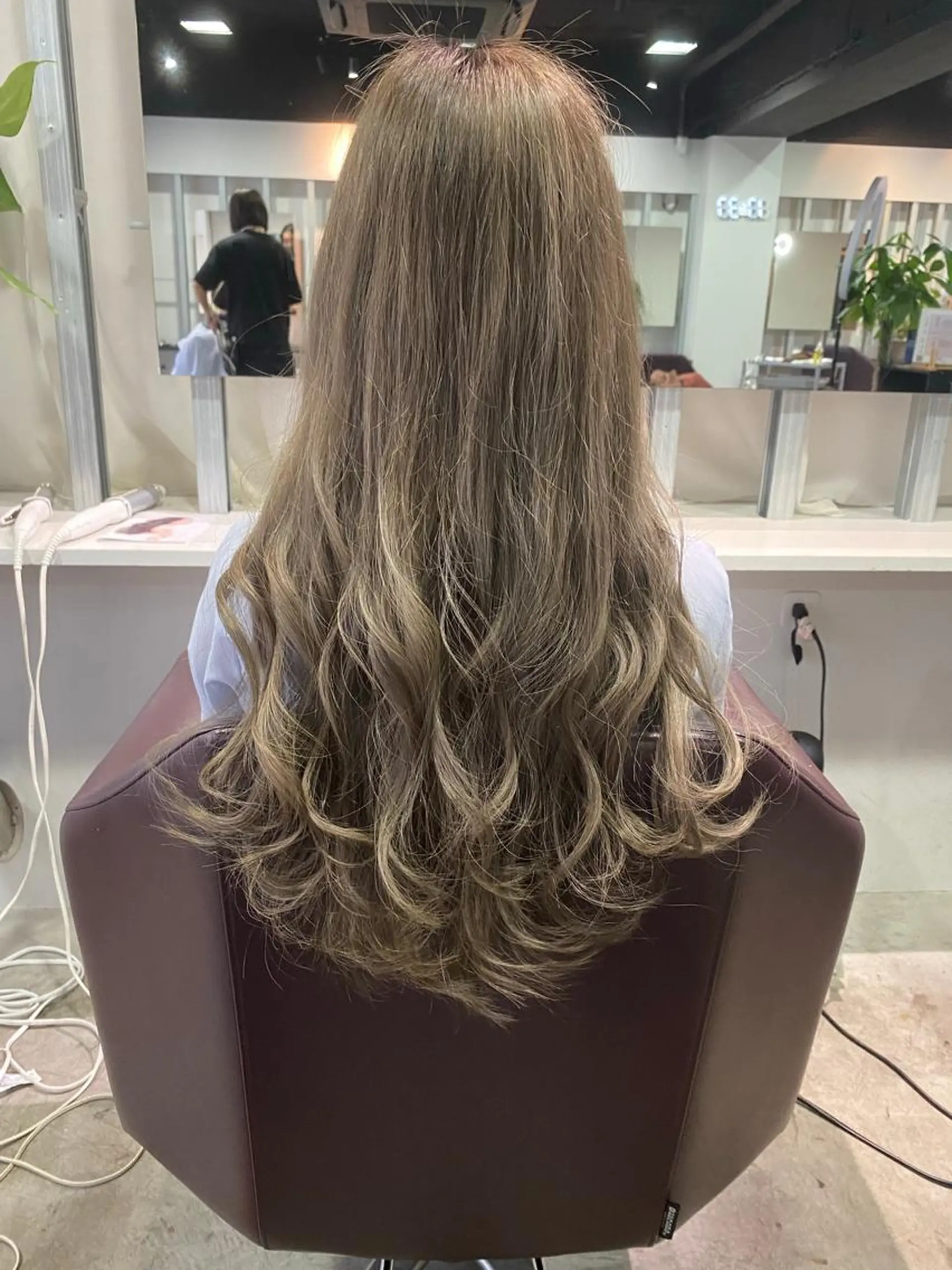 ロング 【レイヤーカット】 関根【コテ巻パーマ】のヘアスタイル