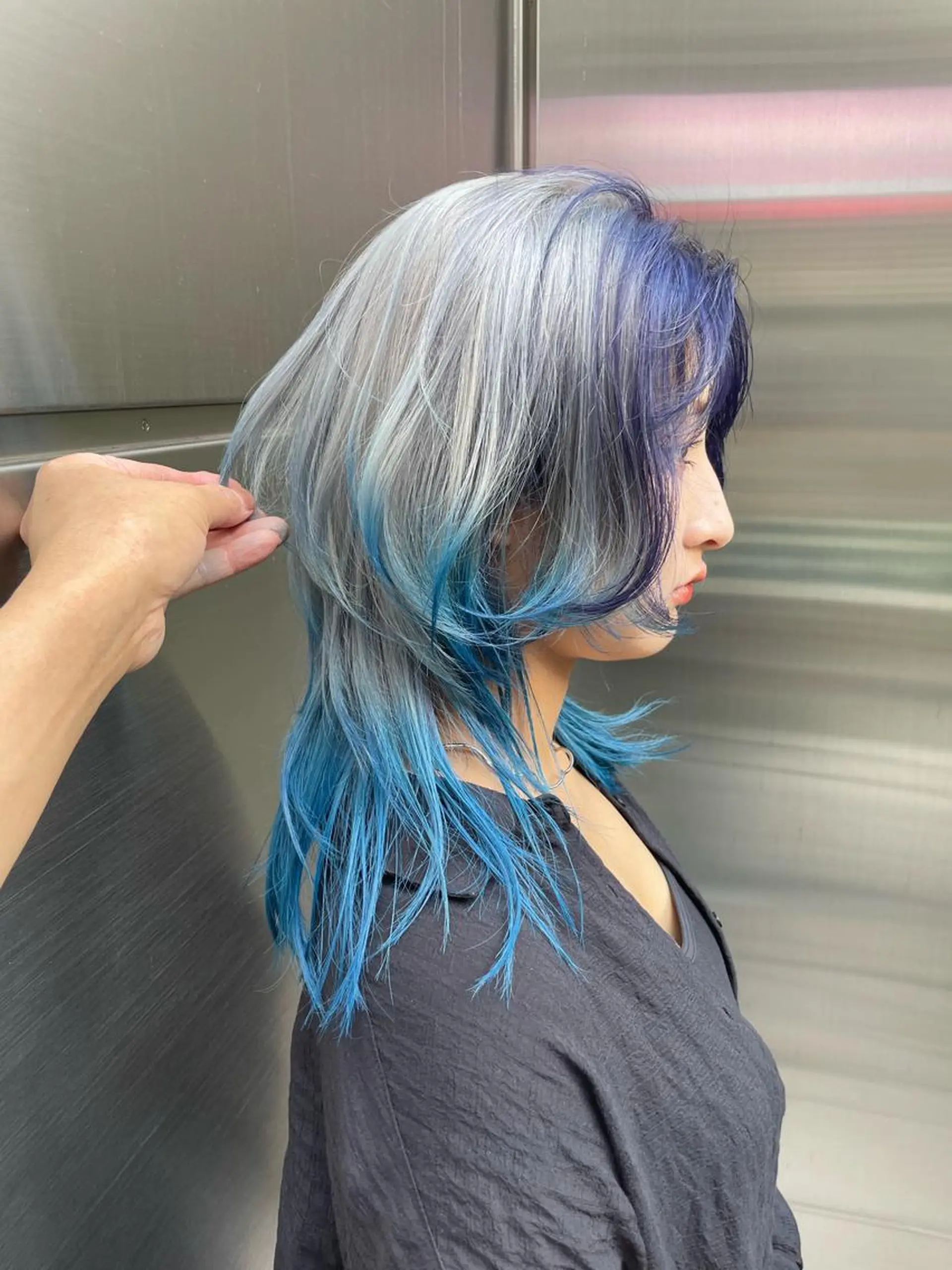 セミロング カラー デザインカラー ホワイト&レイヤーカ ットエクステ長畠俊輔のヘアスタイル