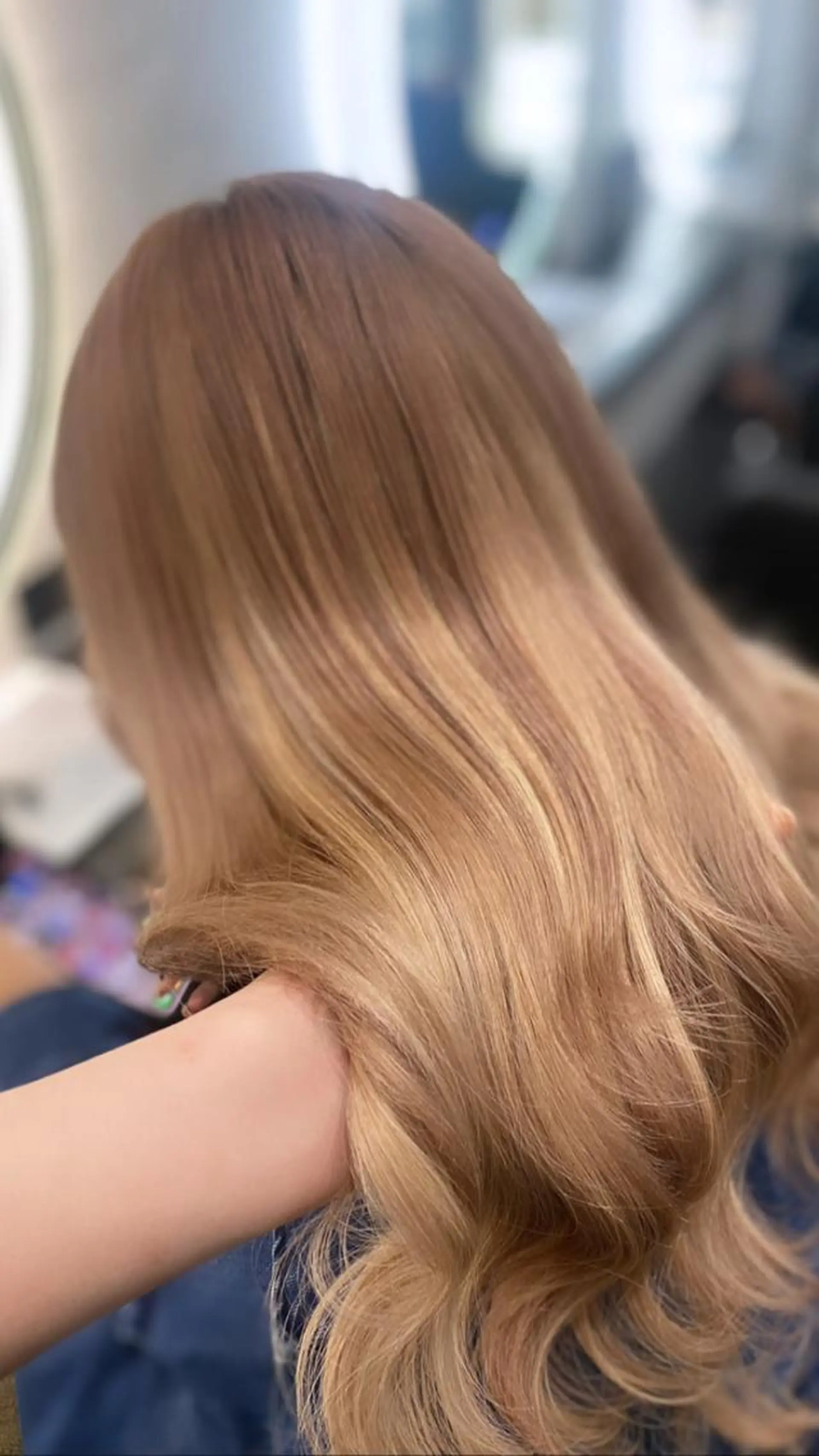 ロング カラー LOHAS Kanaのヘアスタイル