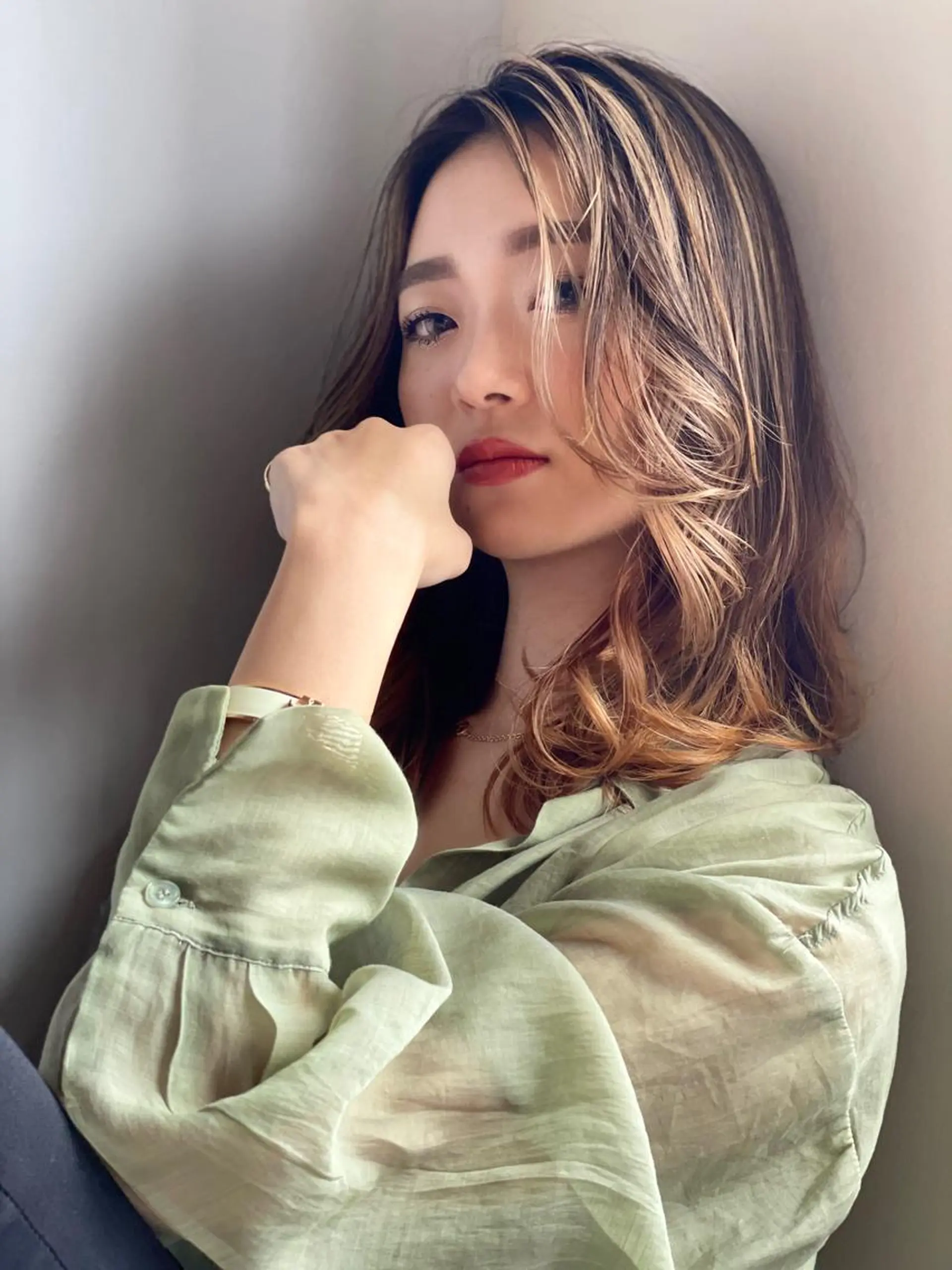 ロング カラー ヘアアレンジ アクアカラー ダブルカラー グラデーションカラー ハイライトカラー イルミナカラー Luana / 公式 / 大通のヘアスタイル