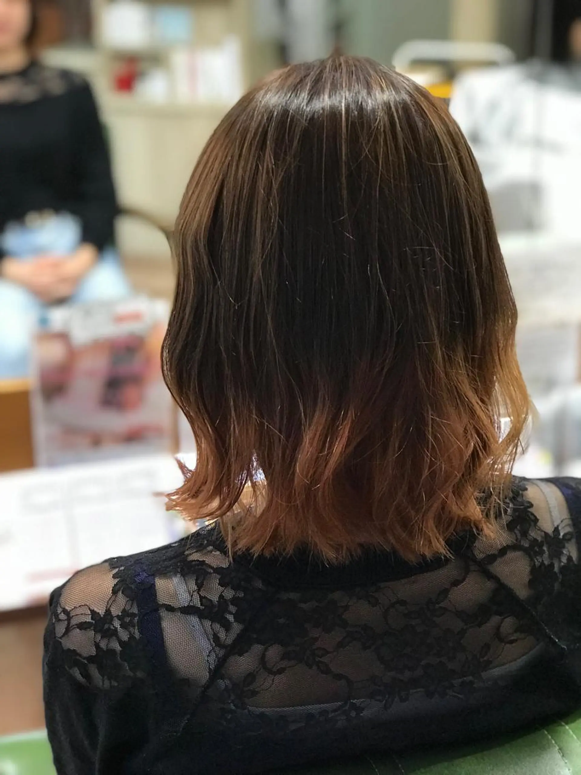 ミディアム ボブ ハイライト 代表　しみず としやのヘアスタイル