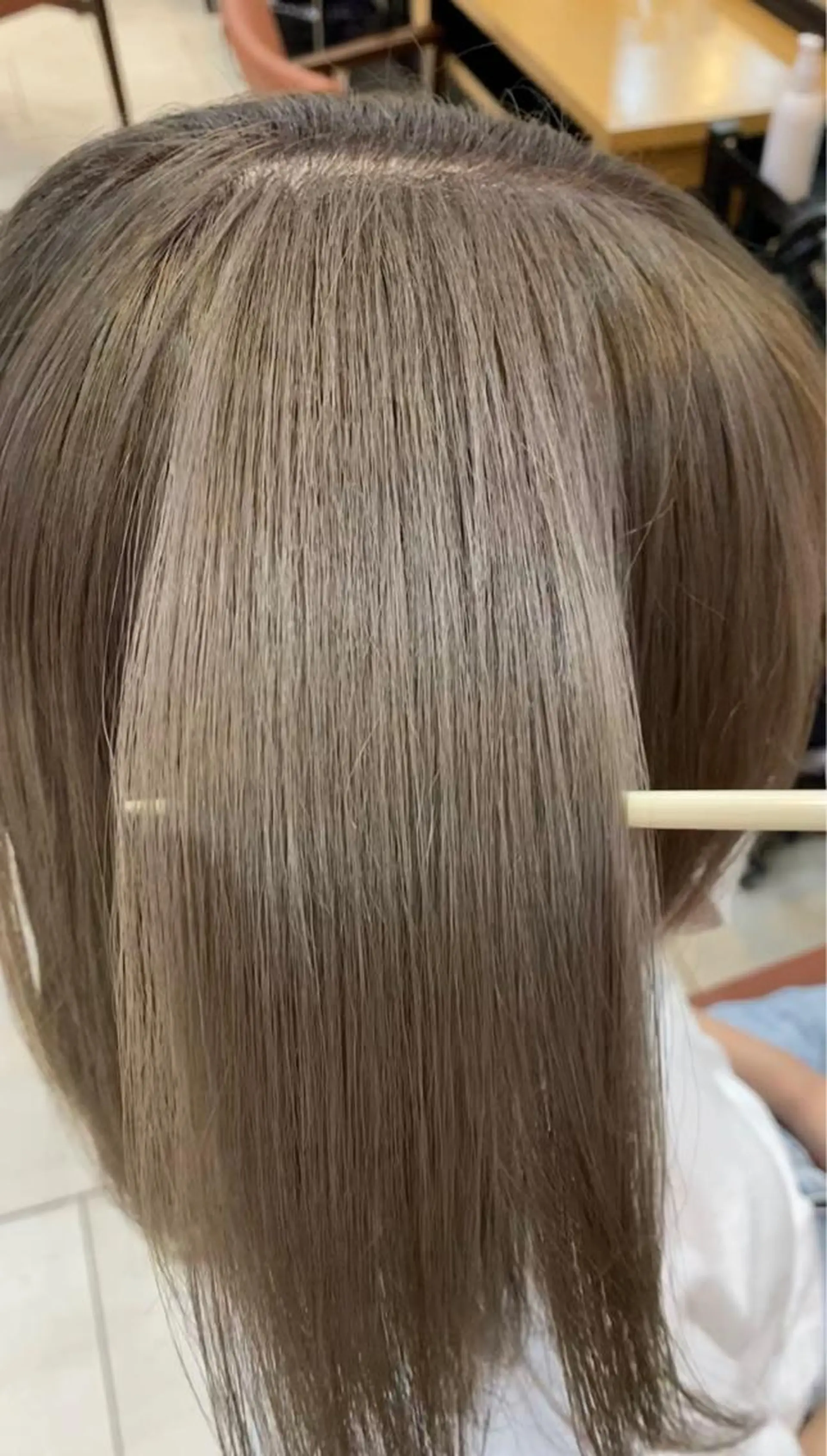 セミロング カラー グレージュ アイスグレージュ あやめ【顔まわり/レ イヤー/柔らかカラ】のヘアスタイル