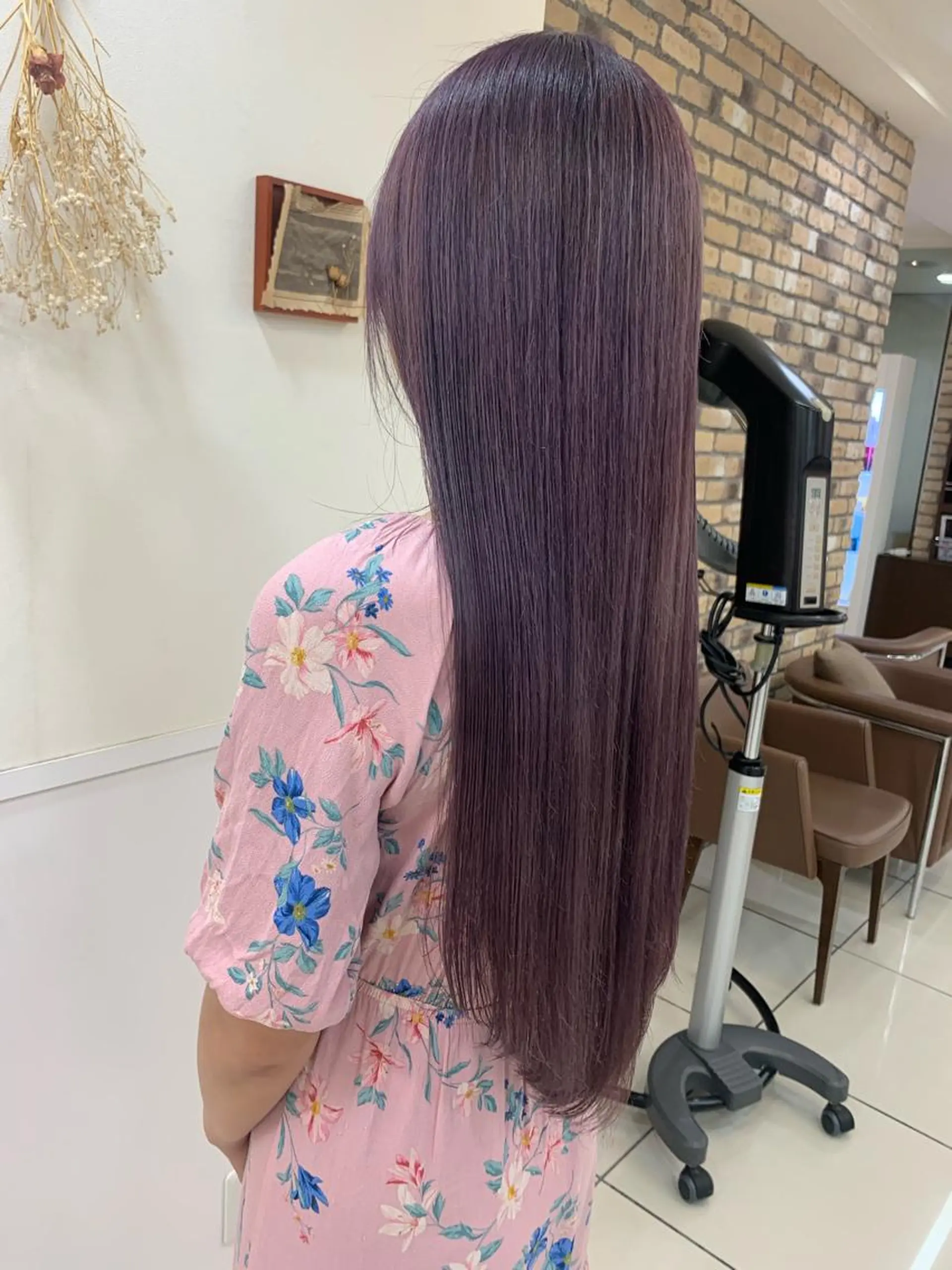 ロング カラー ヘアカラー トリートメント 羽エクステ🩷 🤍まき🤍のマツエク・マツパデザイン