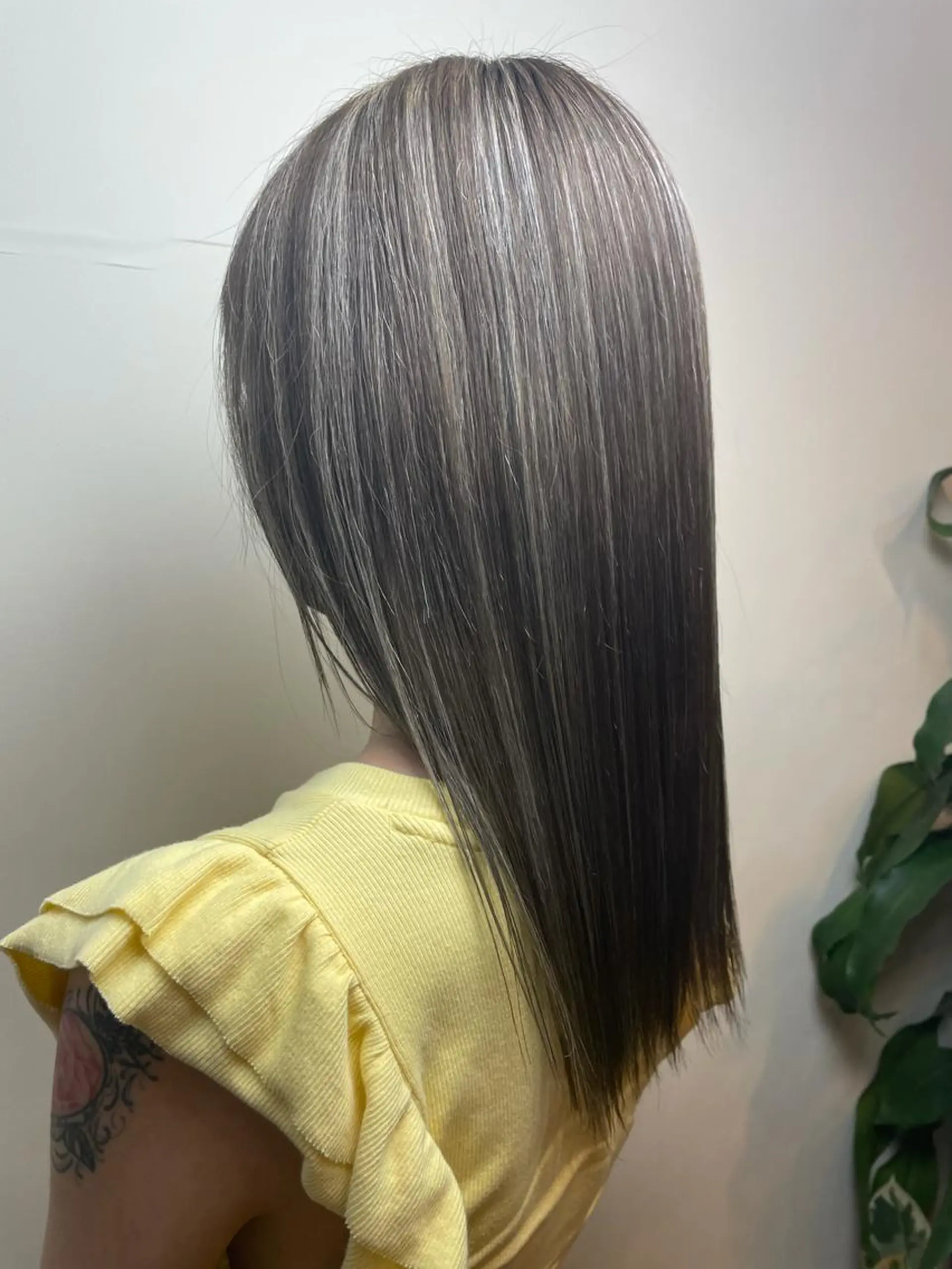 セミロング カラー ハイライトカラー ハイライト カット ヘアカラー WEST OLAND加藤圭介のヘアスタイル