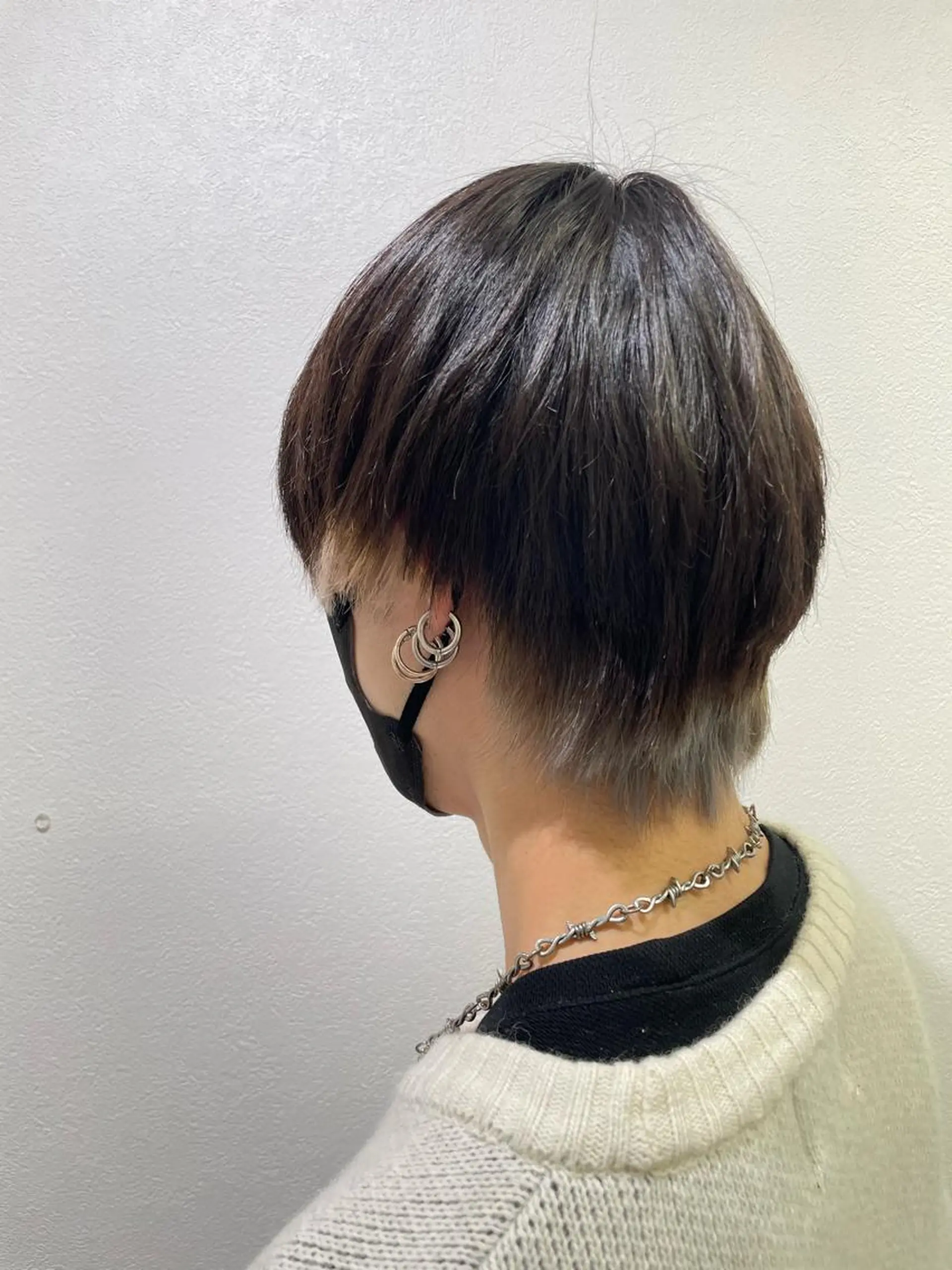 カラー メンズ 渡部凌我 小顔ウルフ ハイトーンカラーのヘアスタイル