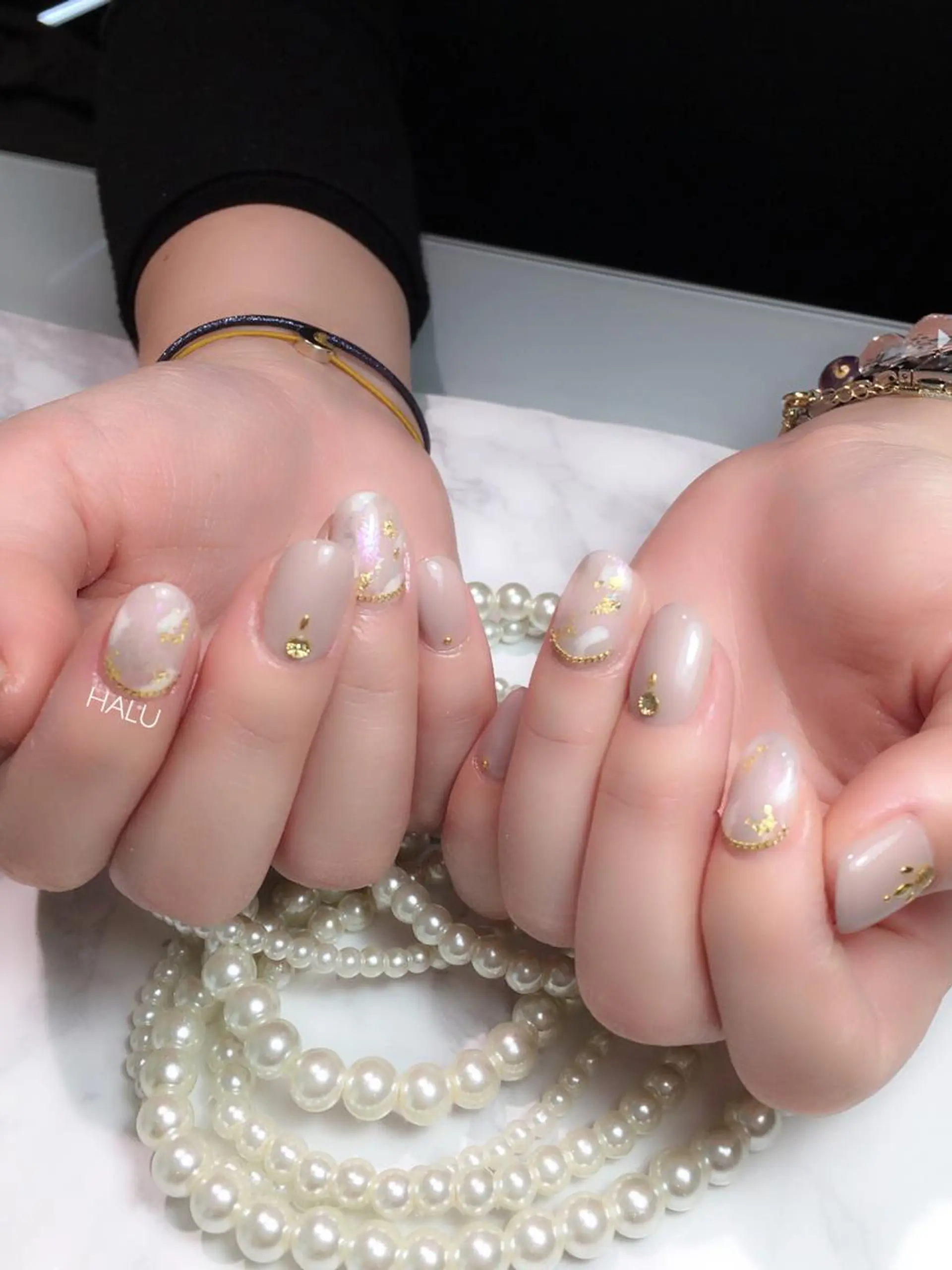 ネイル アートネイル オーロラネイル ゴールド ニュアンスネイル HALU ハルのネイルデザイン