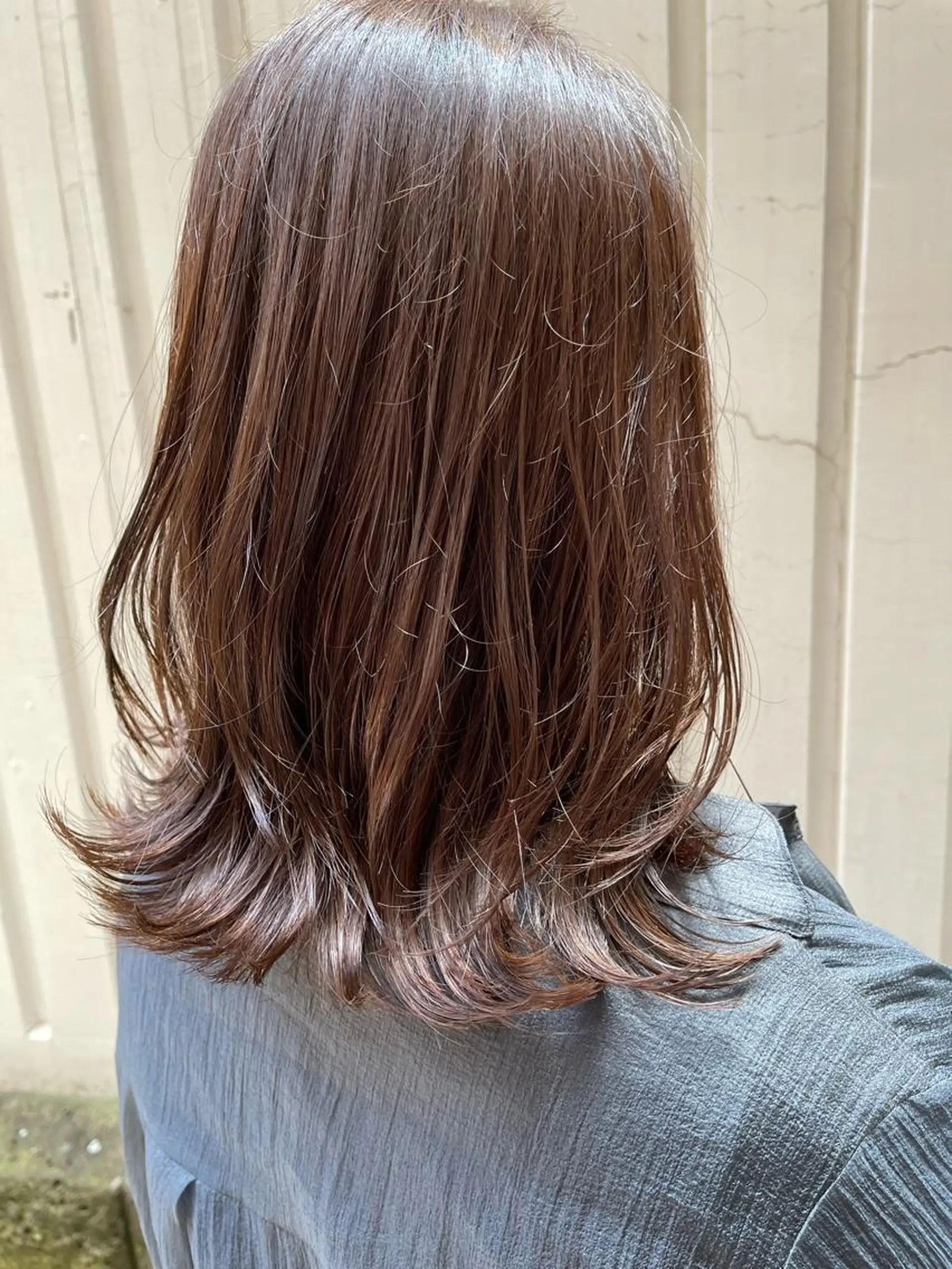 ミディアム ミディアムレイヤー レイヤーカット カット ヘアカラー antica YOSHIのヘアスタイル