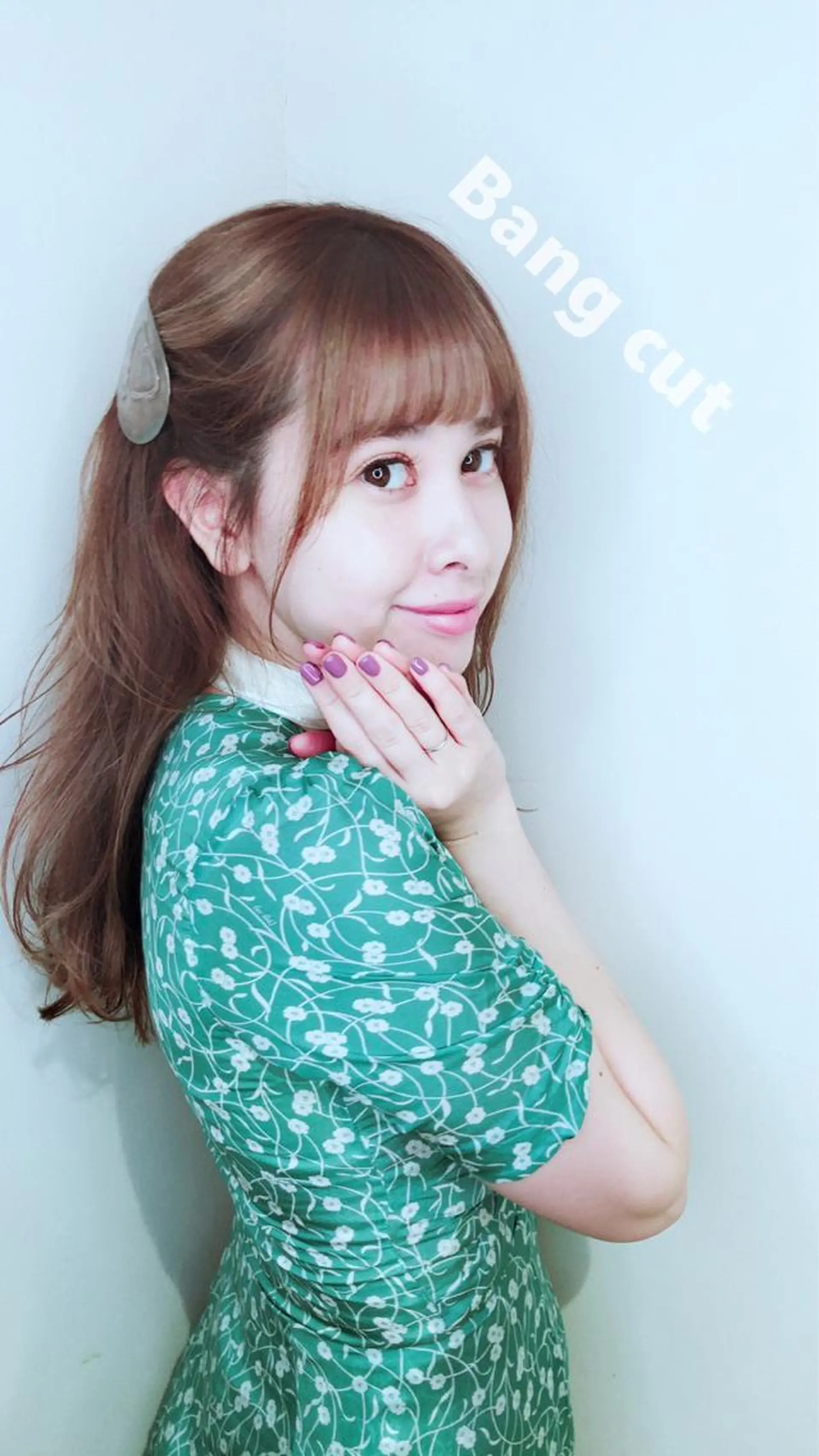 セミロング ウルフカット／吉村 桃子のヘアスタイル