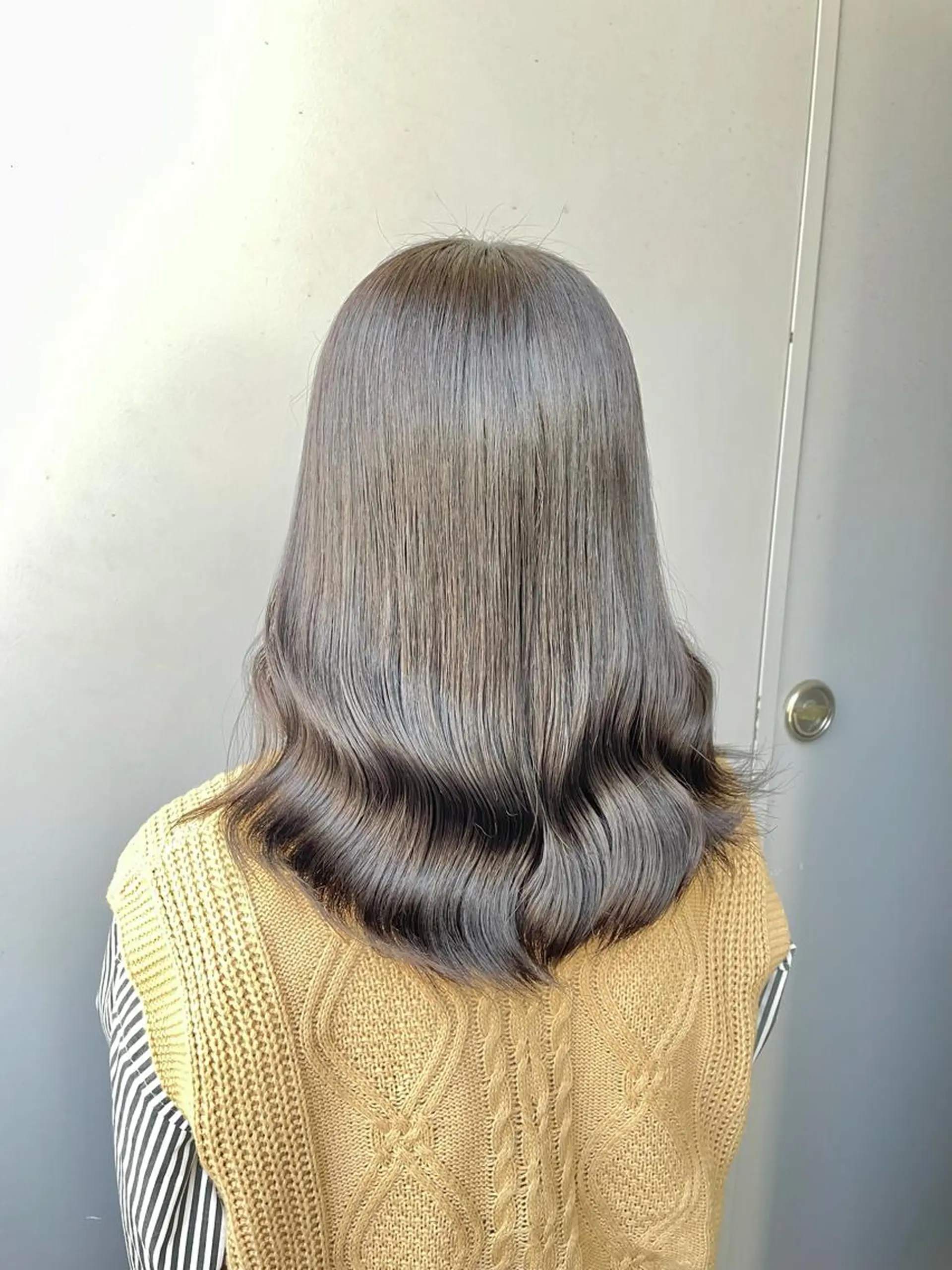 ミディアム カラー カット ヘアカラー トリートメント ヘッドスパ ヘアセット ベージュカラー💖 やすひろのヘアスタイル