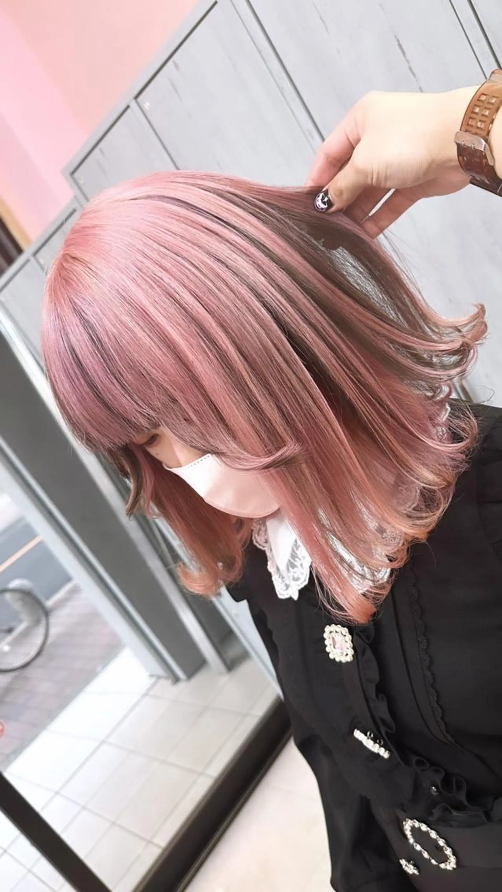 ミディアム カラー アッシュ アッシュグレー アッシュグレージュ バレイヤージュ ミストバング ブリーチ✖️レイヤー MANATO🎨🌈のヘアスタイル