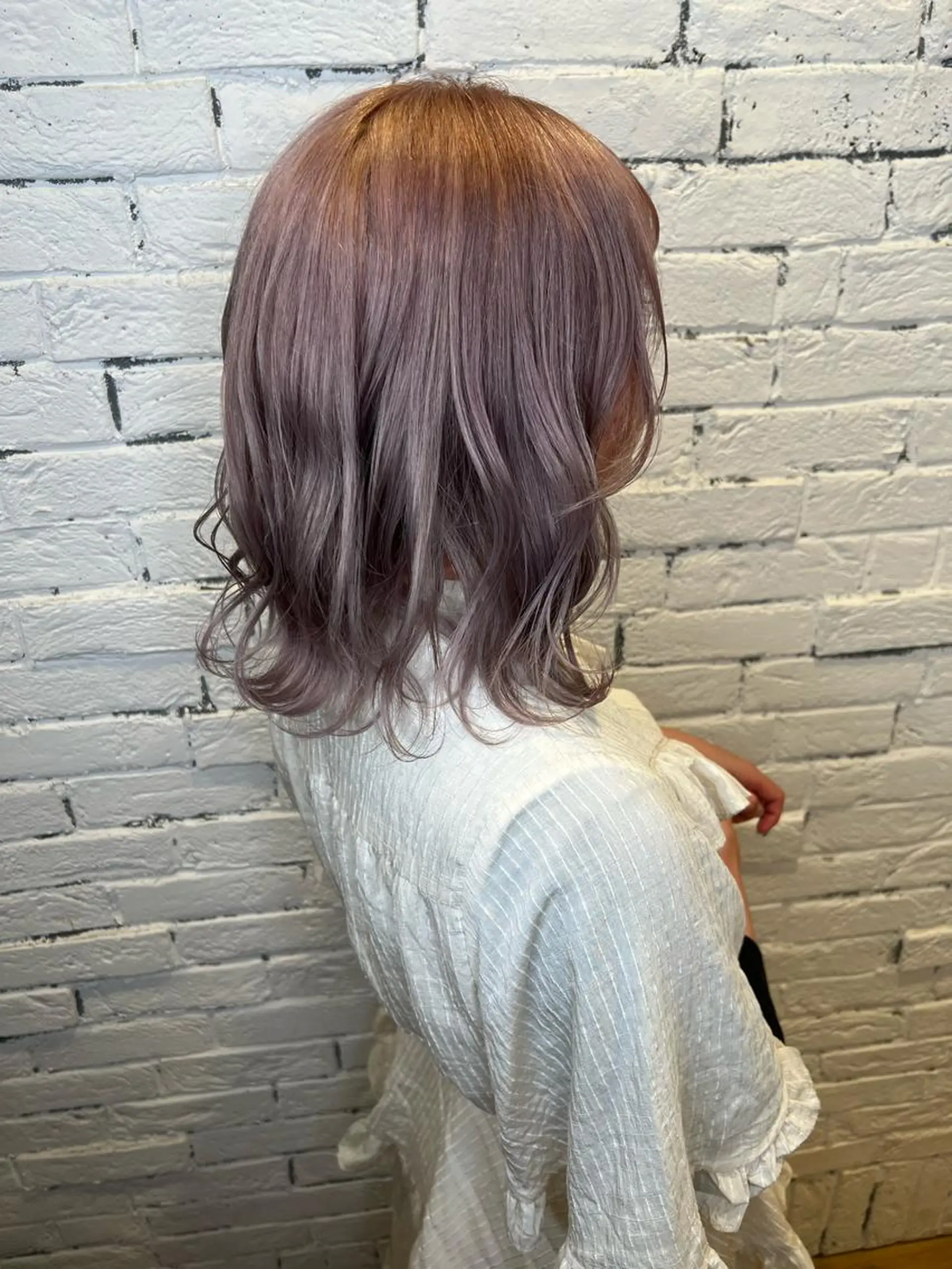 ミディアム カラー ピンクカラー シルバー 前田 輝のヘアスタイル