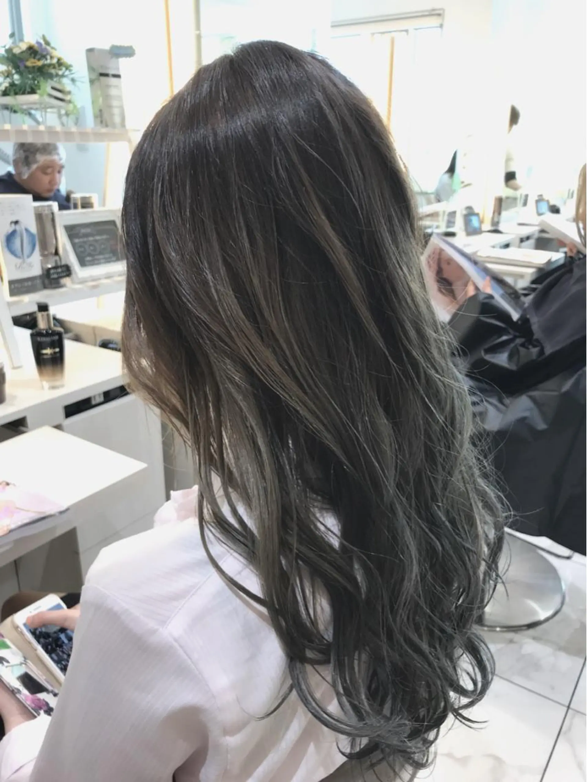 セミロング カラー アッシュ ブリーチ ケアブリーチ 透明感カラー グラデーションカラー 山崎俊輔/髪質改善 /バレイヤージュのヘアスタイル