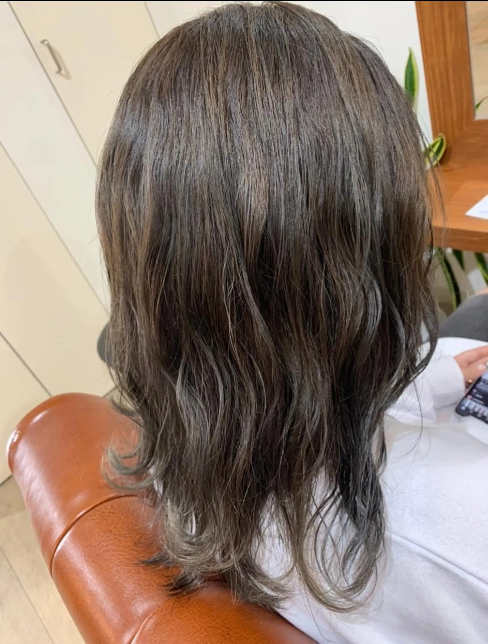 セミロング カラー グレージュ シルバー シルバーグレージュ brace立花 ✂︎ 吉田 茉由のヘアスタイル