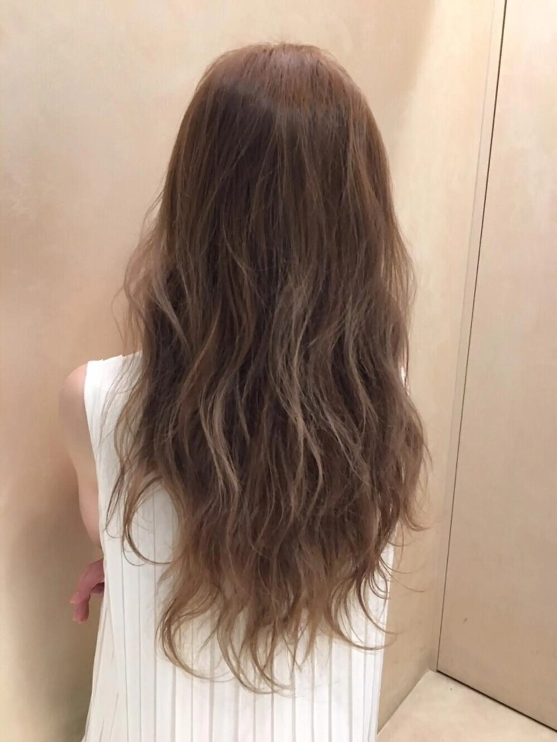 セミロング カラー ヘアアレンジ ベージュカラー ラベンダーカラー ラベンダーベージュ 酸性縮毛矯正のプロ 杉山玲介のヘアスタイル