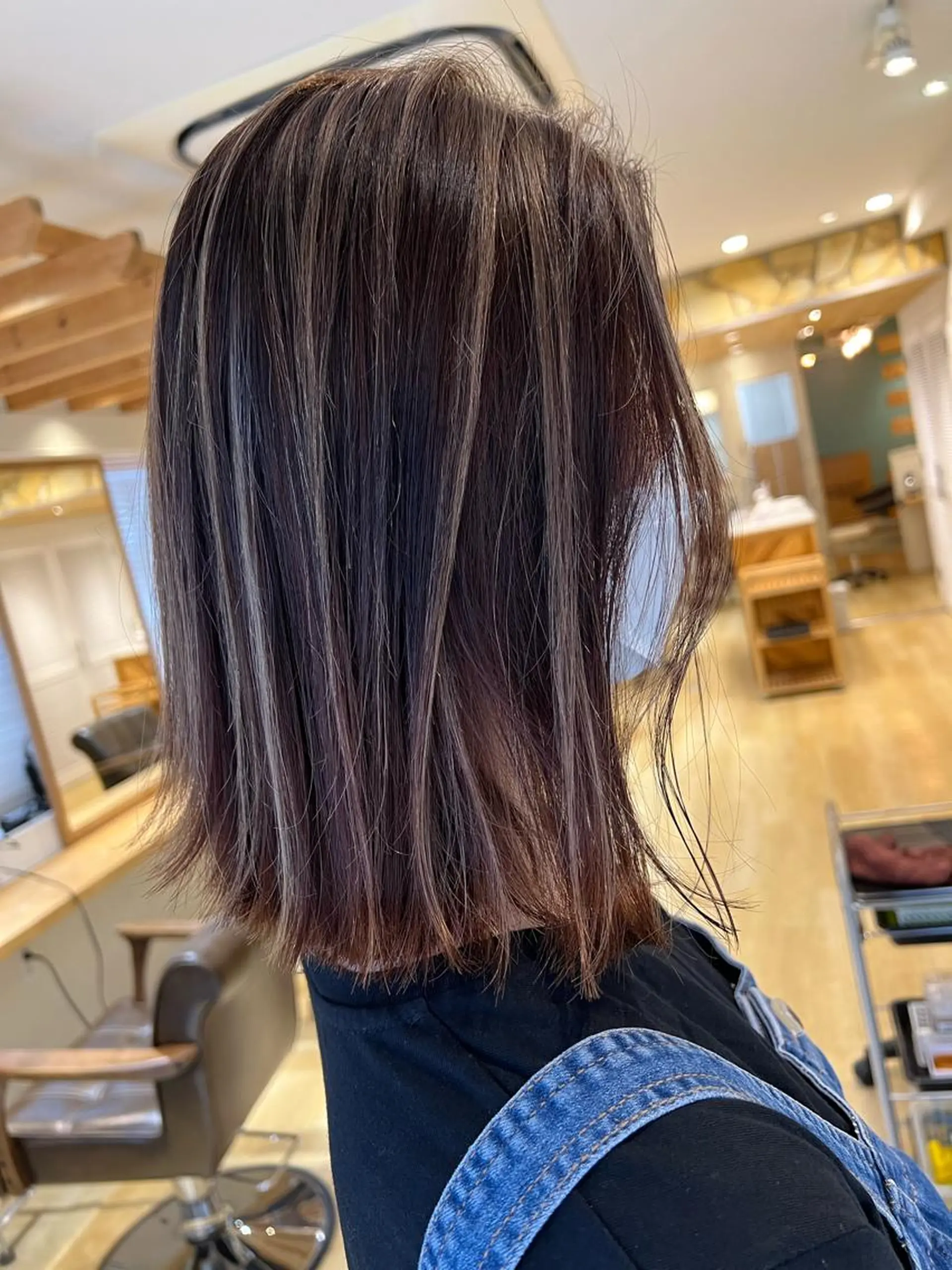 ミディアム ハイライト ヘアカラー トリートメント 渋谷ハイトーン/ デザインカラー阿部のヘアスタイル