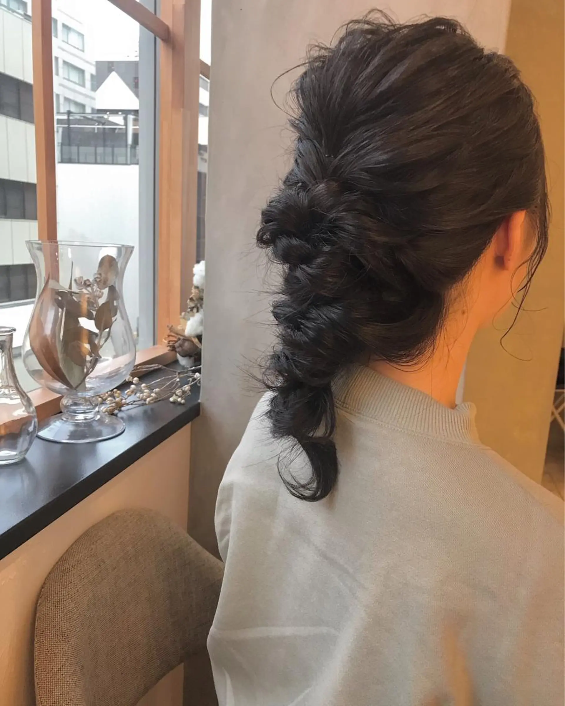 ミディアム カラー ヘアアレンジ 黒髪 ハイトーンカラー 簡単アレンジ おくれ毛 眉毛ワックス konomiの眉毛・アイブロウイメージ