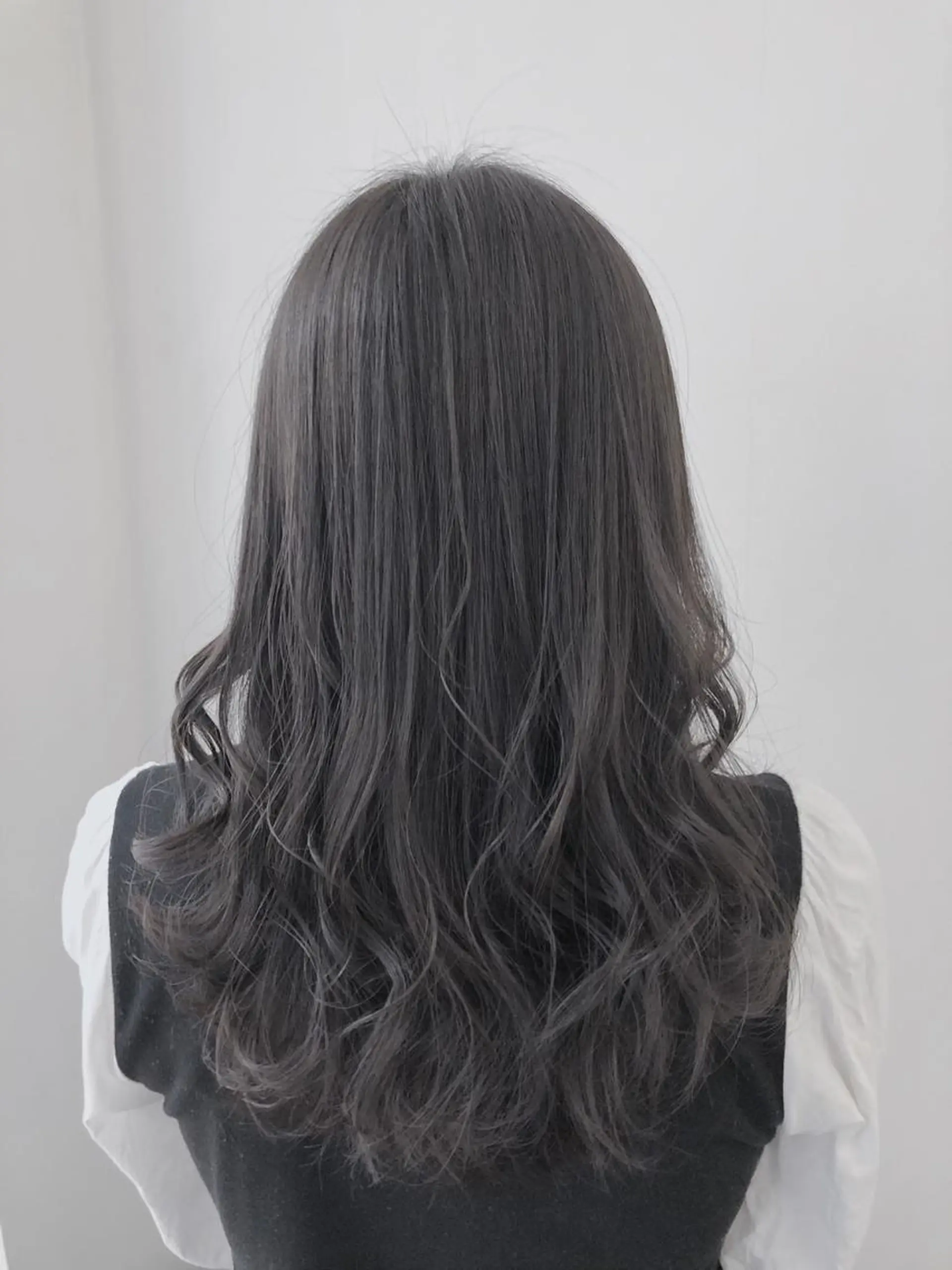 カラー H. Shimodeのヘアスタイル
