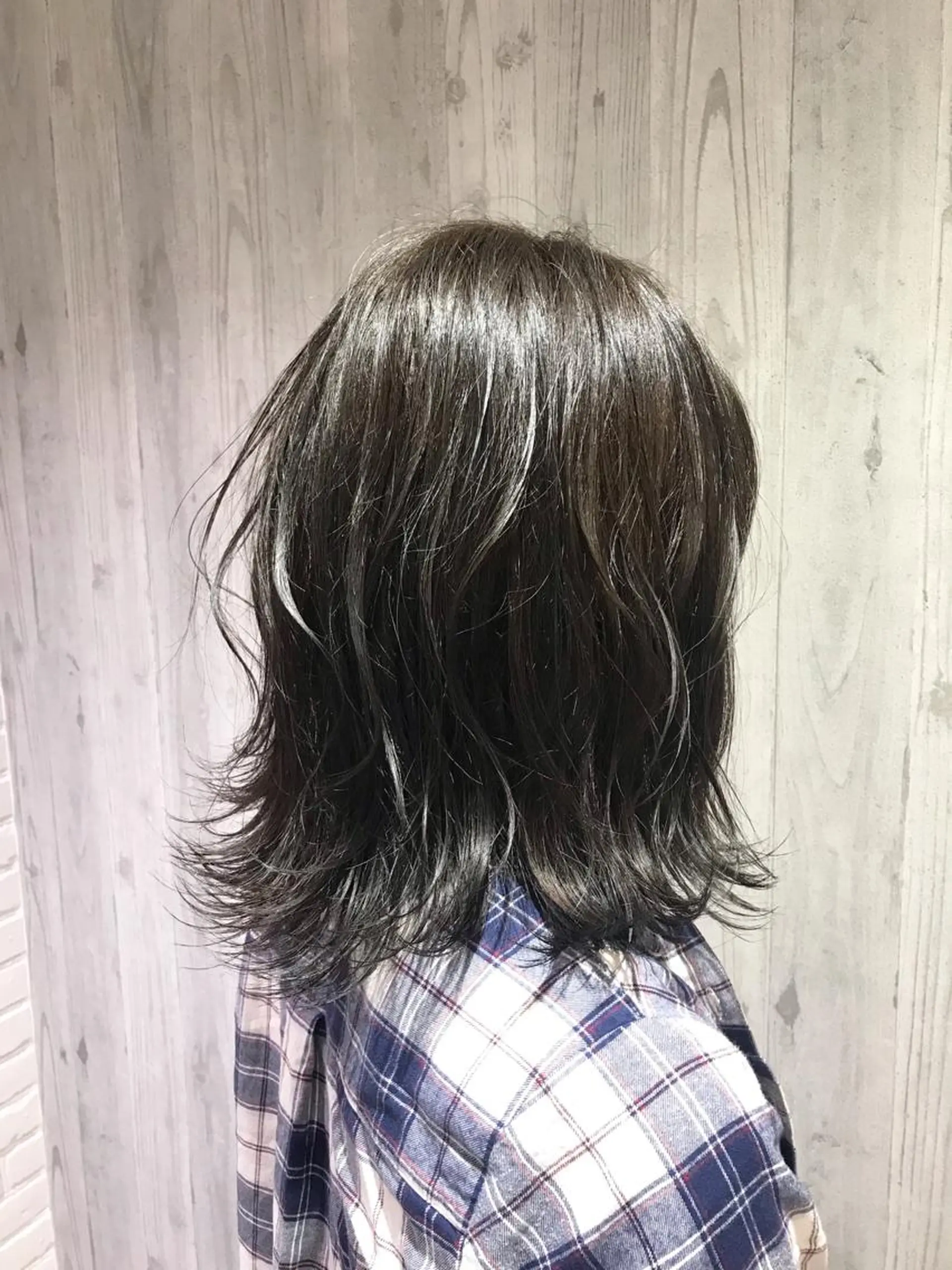 ミディアム カラー アッシュ ブルーカラー ブルーアッシュ 外ハネヘア Renatus店長 金子裕美のヘアスタイル