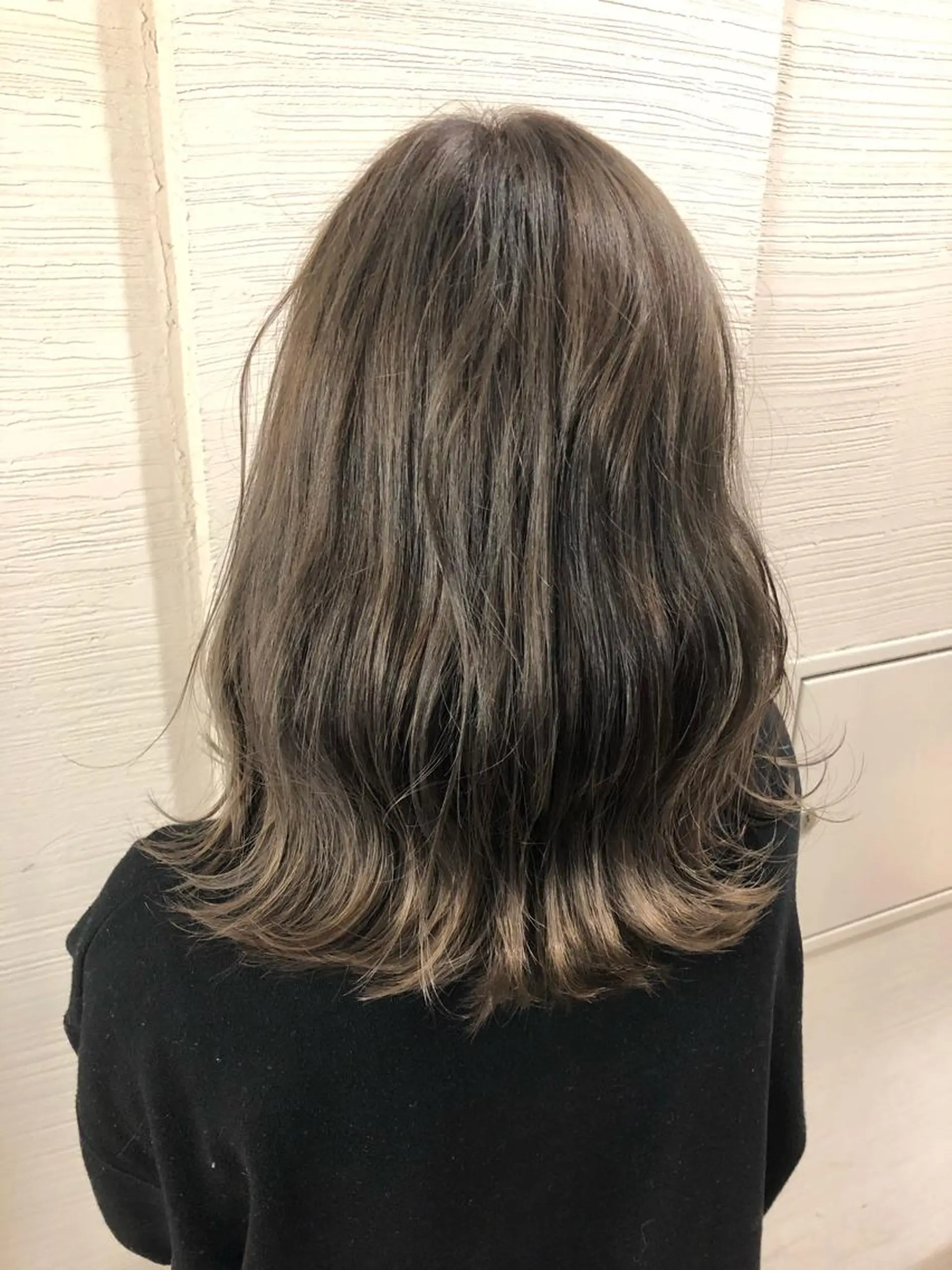 セミロング ハイライト patou 烏丸所属・レイヤーカット 早崎太生のヘアスタイル