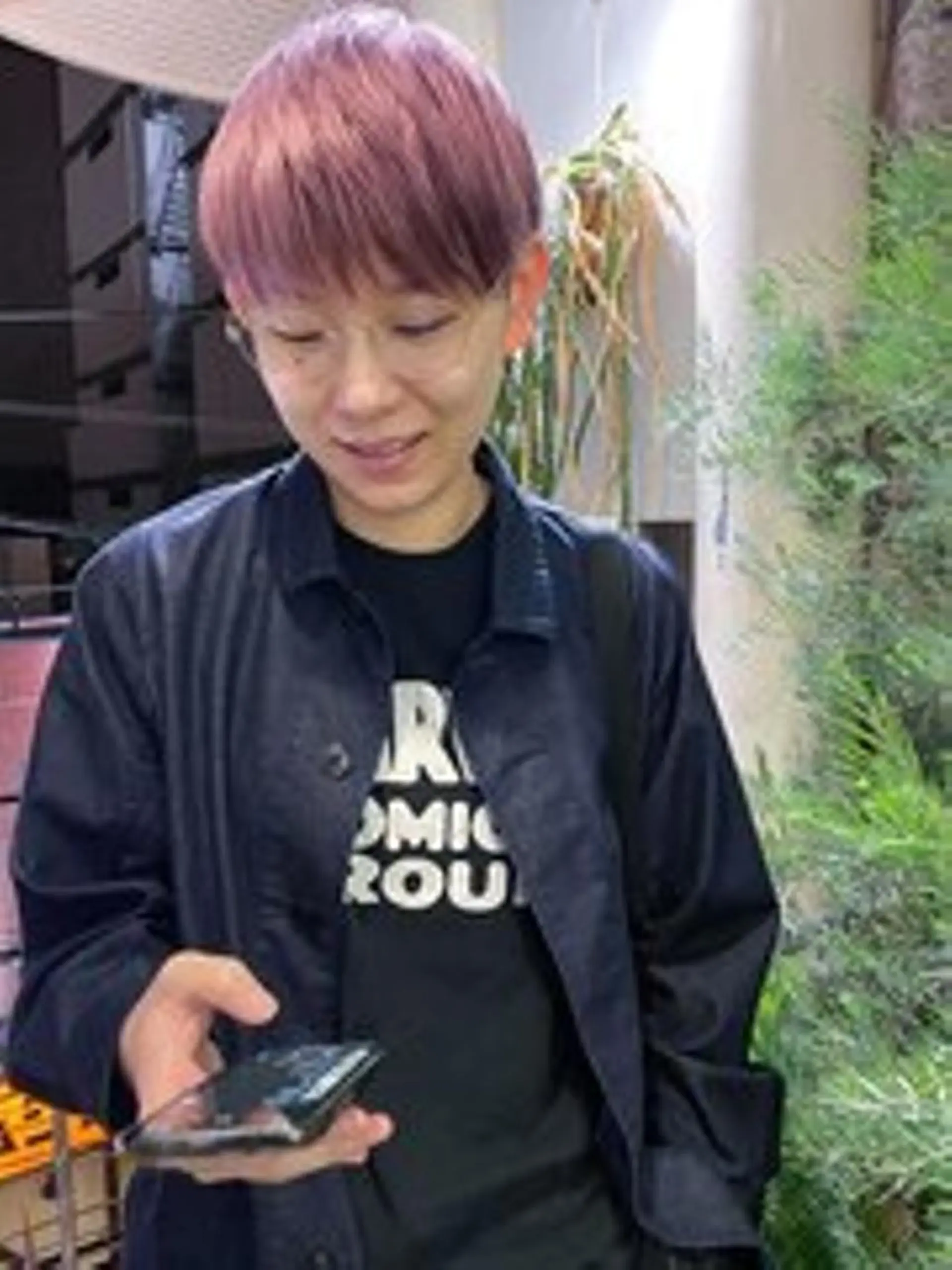 ショート カラー 響　インナーカラー イヤリングカラーのヘアスタイル