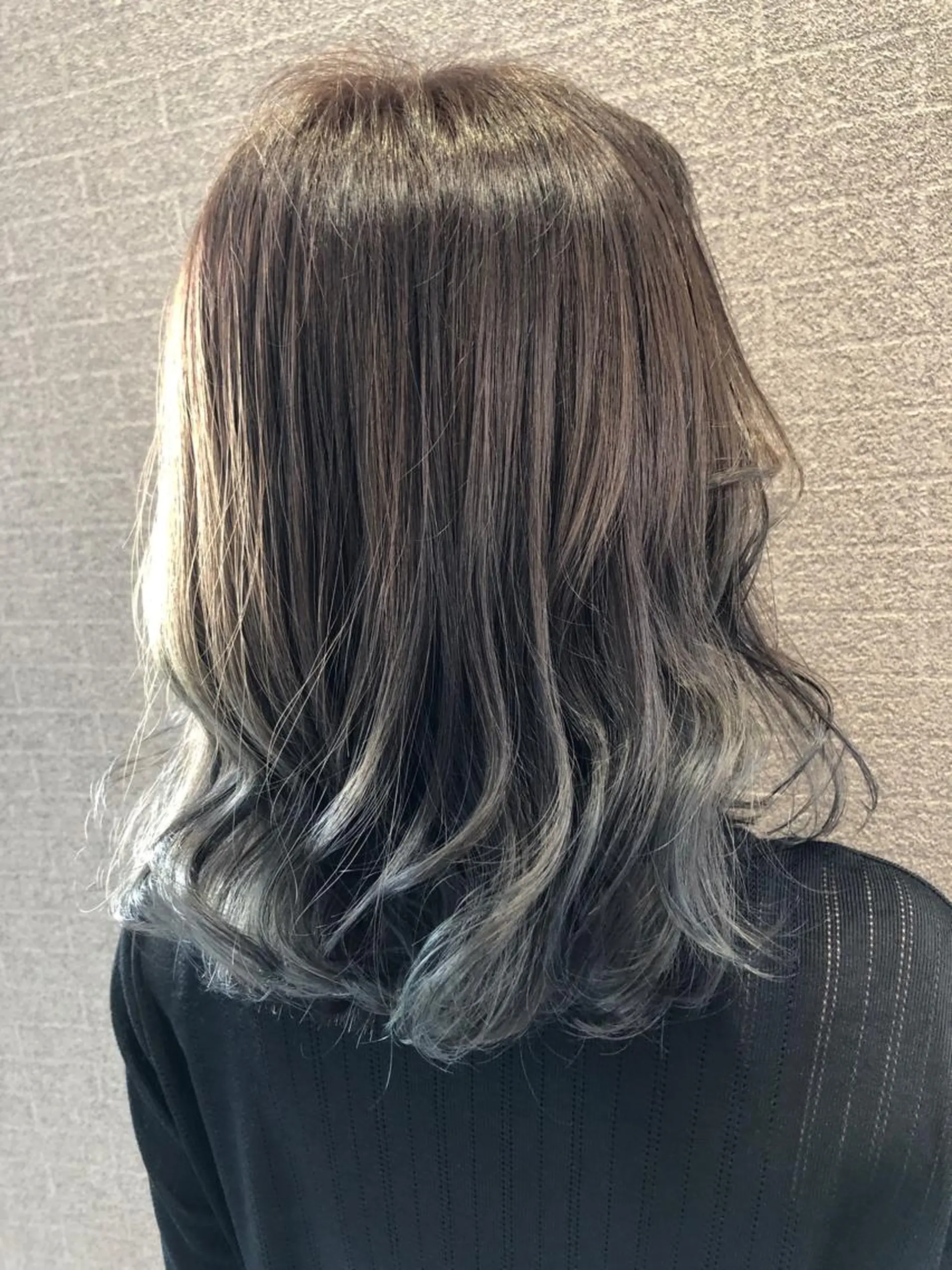 セミロング カラー ヘアアレンジ 𝐍𝐄𝐎 𝐉𝐔𝐑𝐈のネイルデザイン