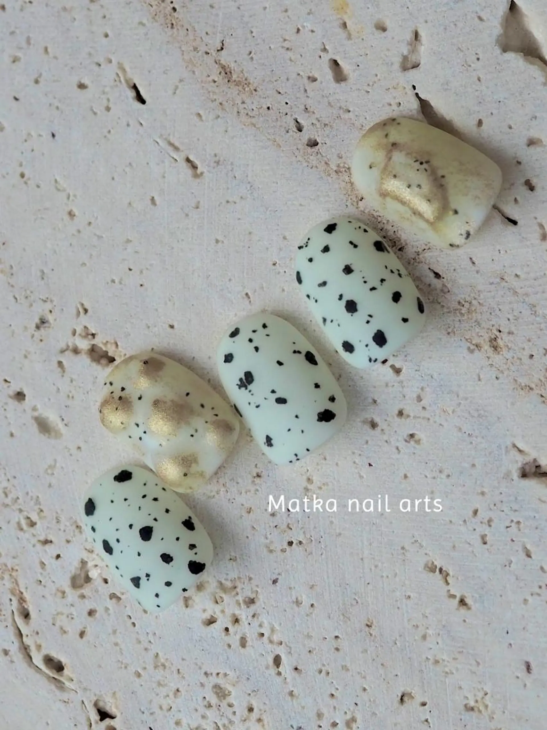 ネイル ゴールド マットネイル ミラーネイル ショートネイル 夏ネイル ネイルとタロット/ ユウのその他イメージ