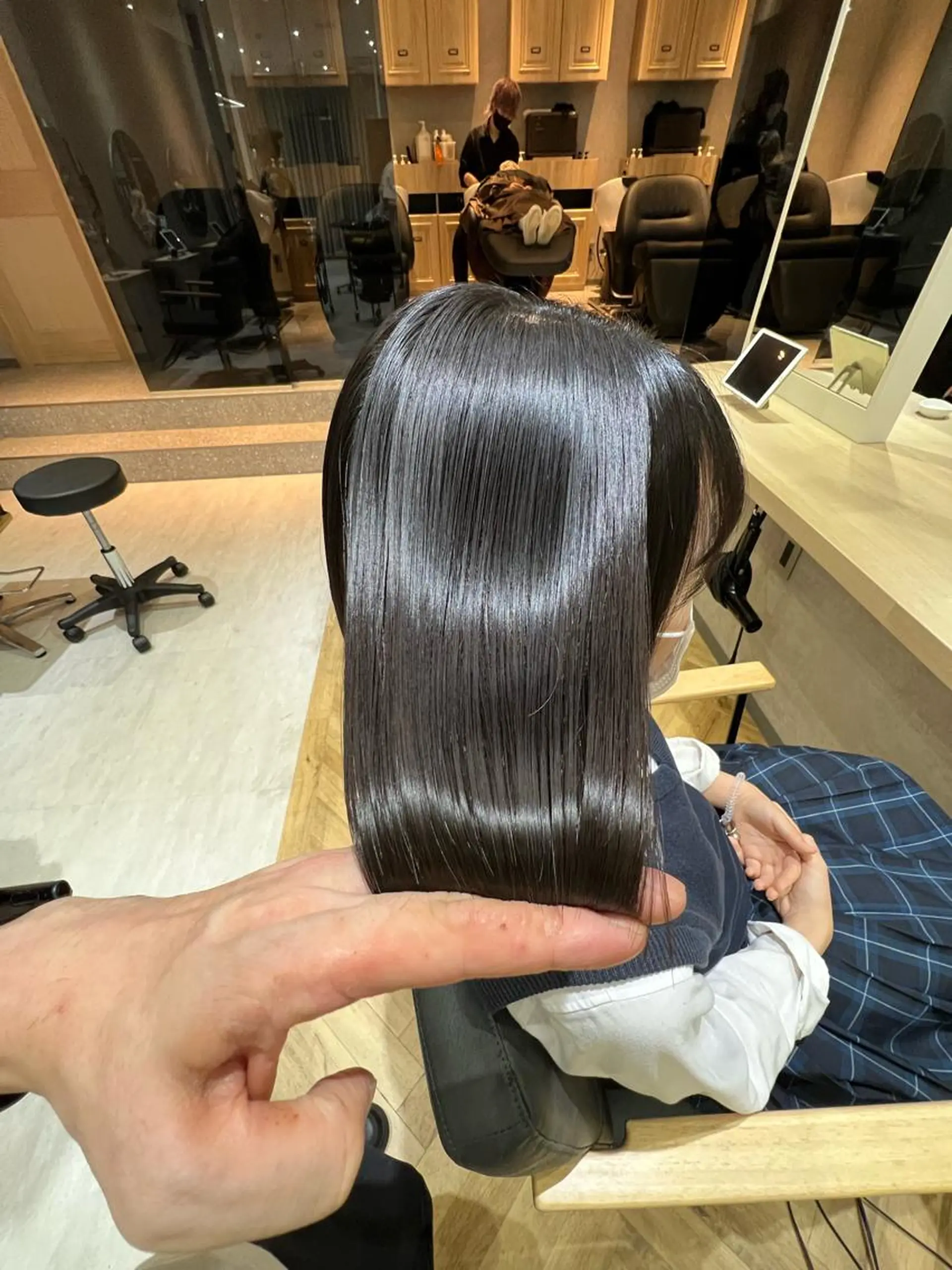 ミディアム カット 縮毛矯正 韓国🇰🇷レイヤー 映える顔周り🩷のヘアスタイル