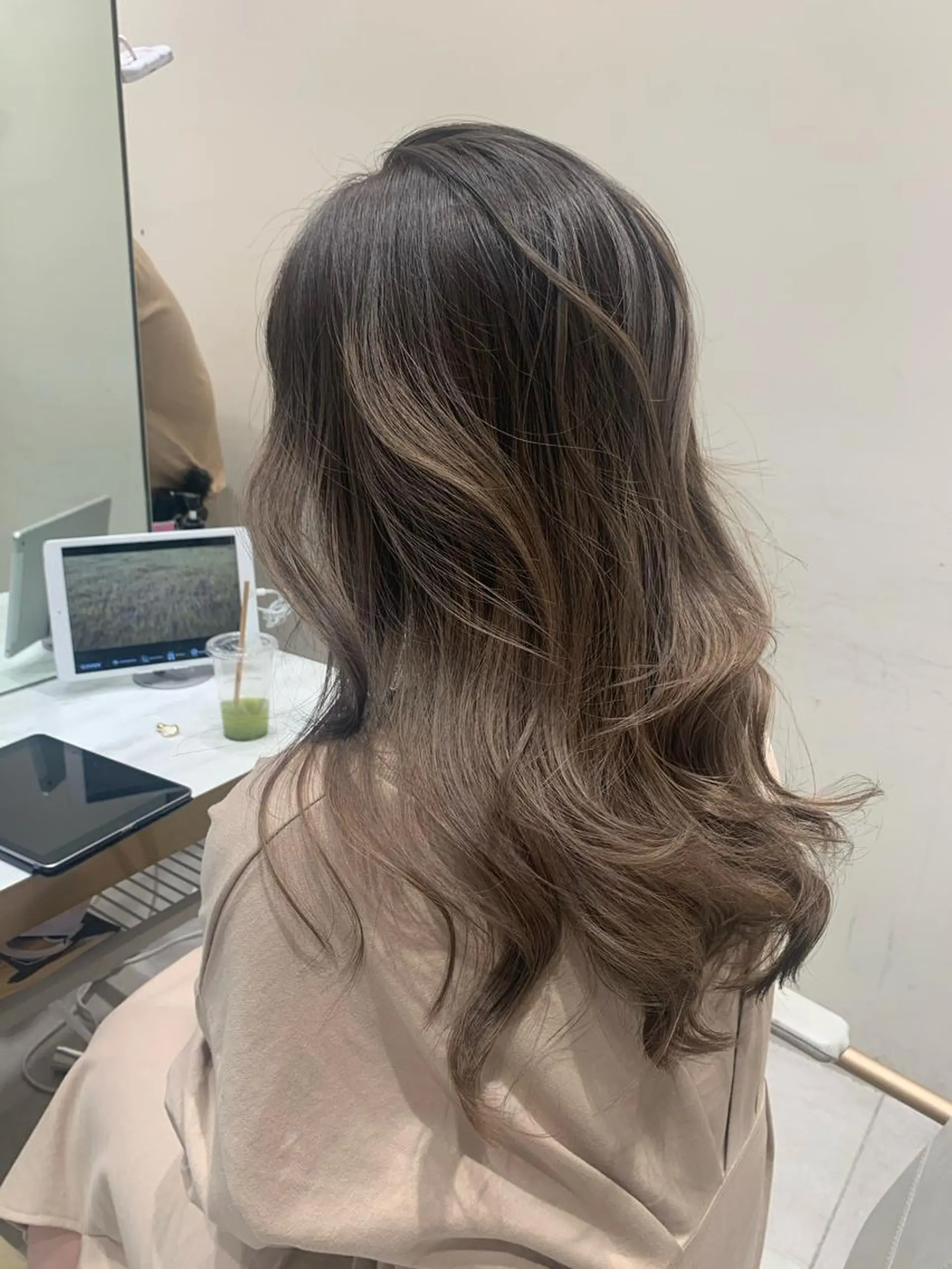 ロング カラー バレイヤージュ レイヤーカット レイヤー専門家 ダブルカラー修のヘアスタイル