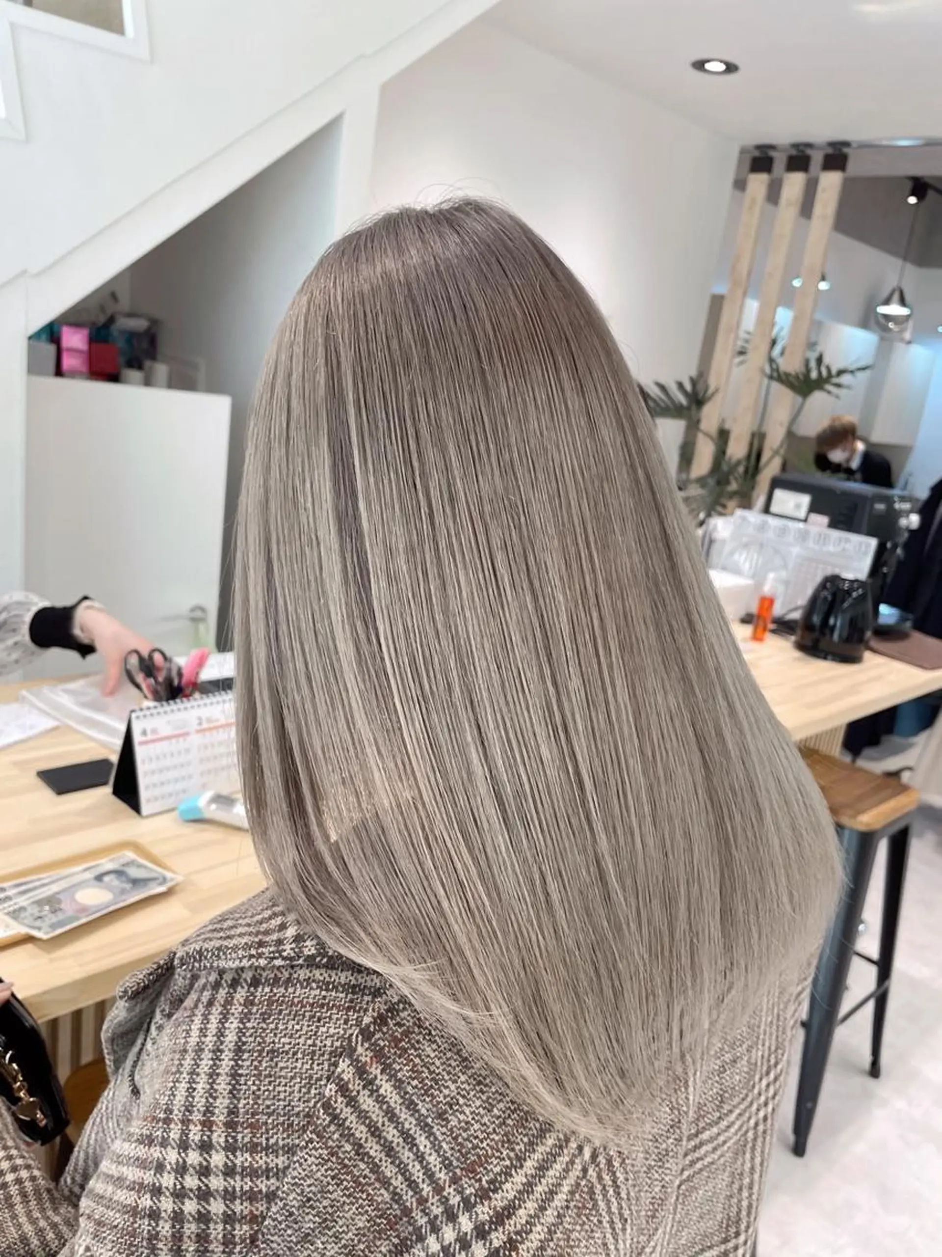 ミディアム カラー ブリーチ これた🧸ヘアメ職人 ♡髪質改善♡カラーのヘアスタイル