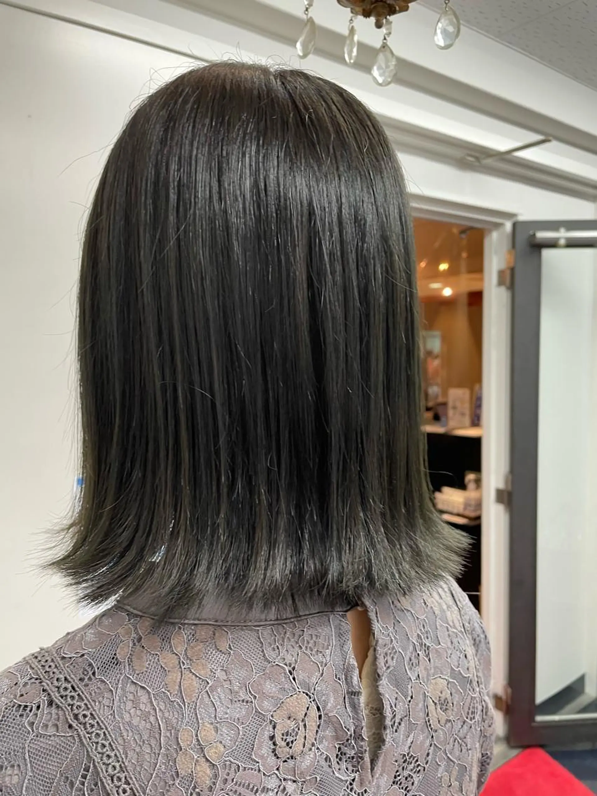 ミディアム カラー オリーブカラー 江里口 愛のヘアスタイル