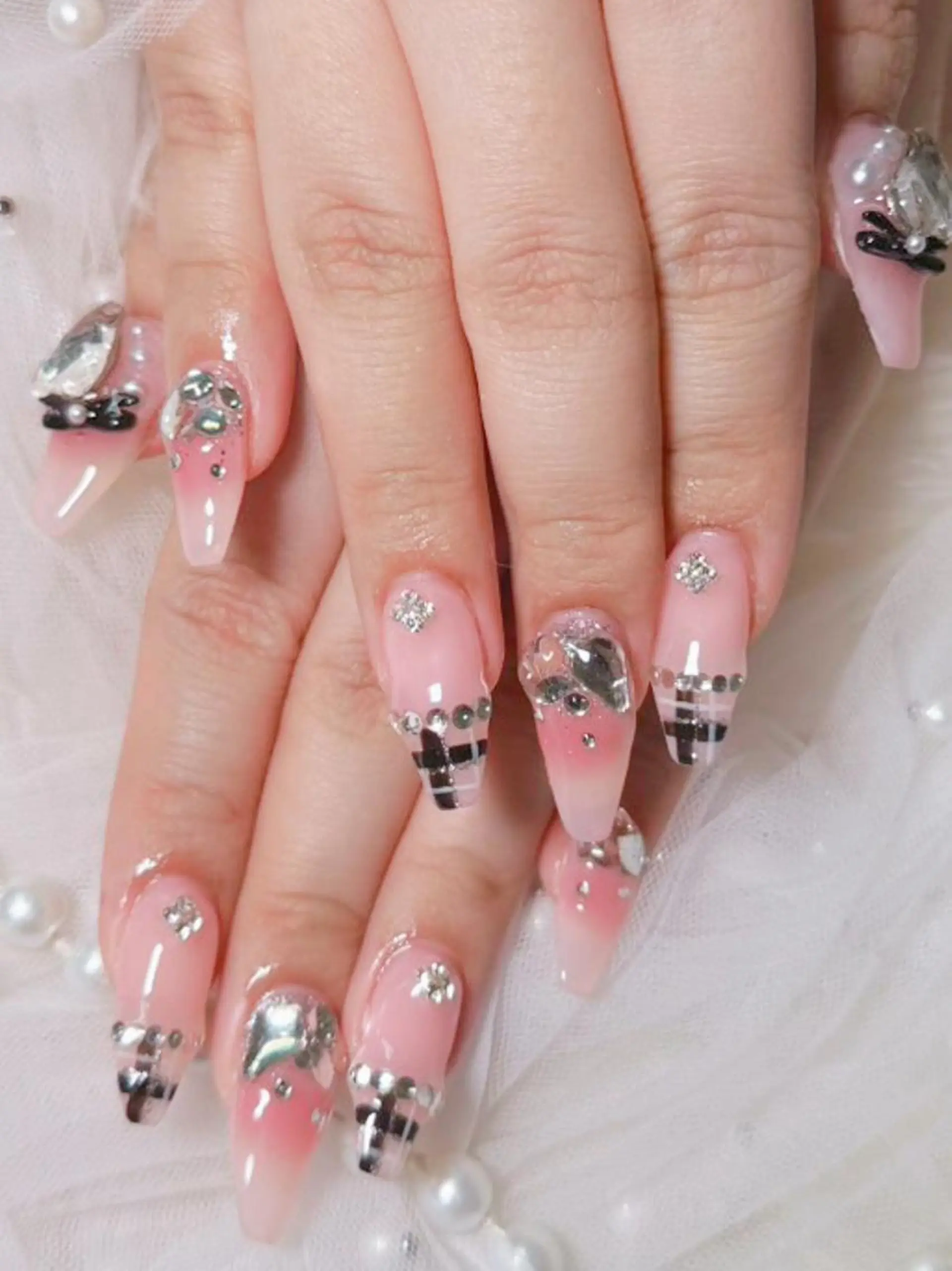 ロング 韓国風ヘア ハンドネイル Hanaai Salonスニタのネイルデザイン