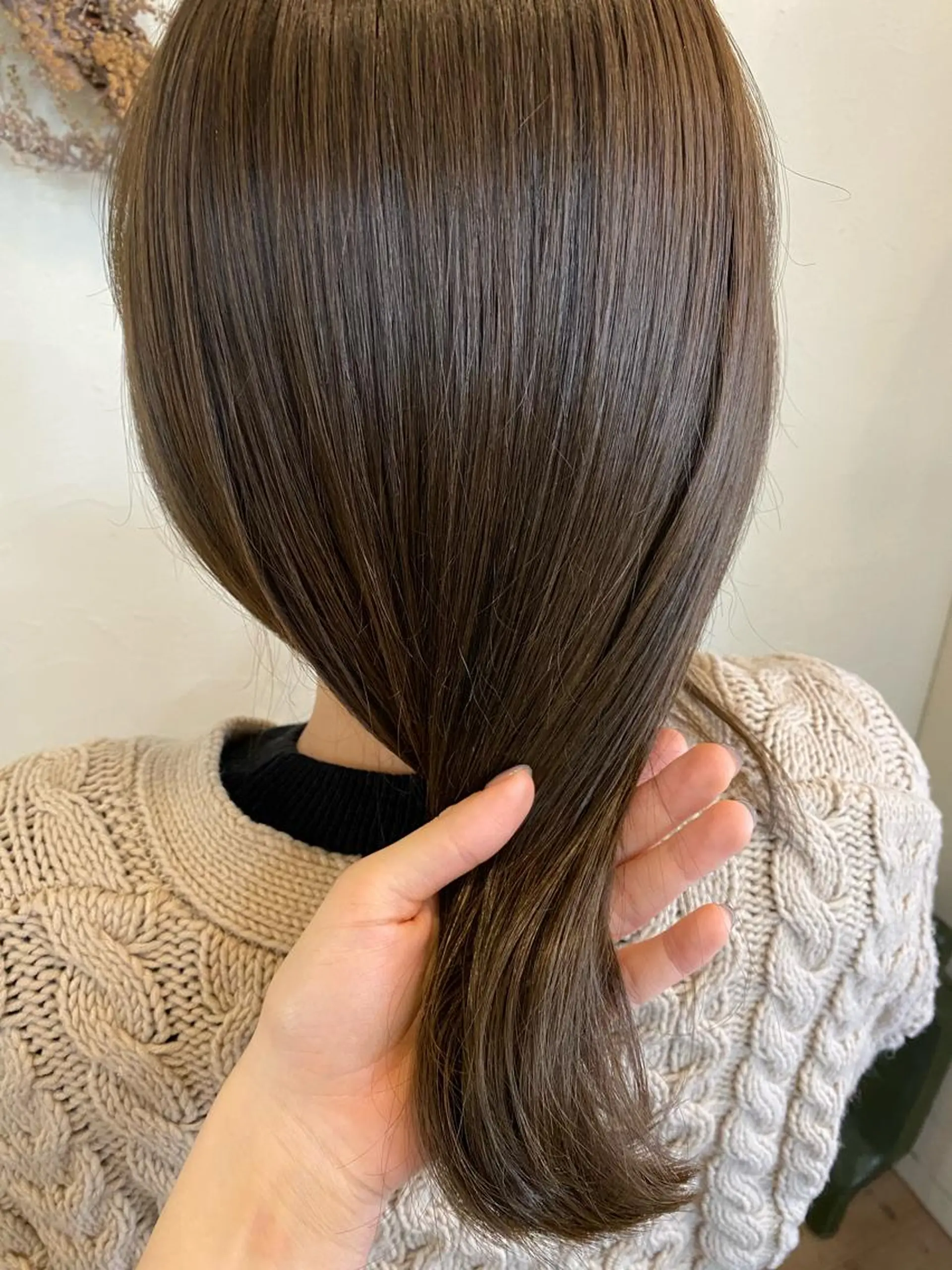 セミロング カラー ベージュカラー オリーブベージュ カット ヘアカラー トリートメント ENIF ヤマグチアツコのヘアスタイル