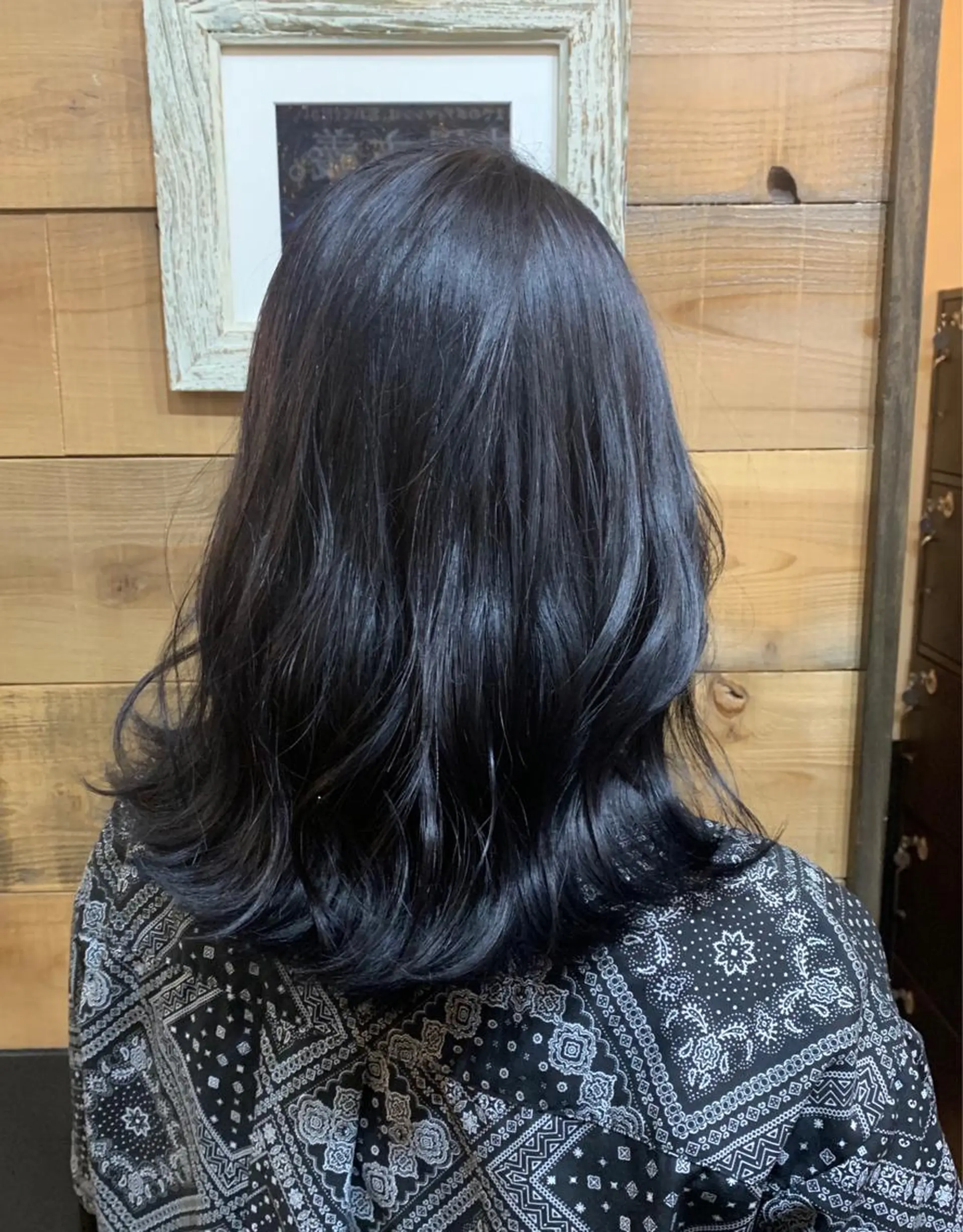 ミディアム カラー 黒髪 ブルーカラー ブルーブラック ヘアカラー SHIAN 八王子👼鬼塚さやかのヘアスタイル