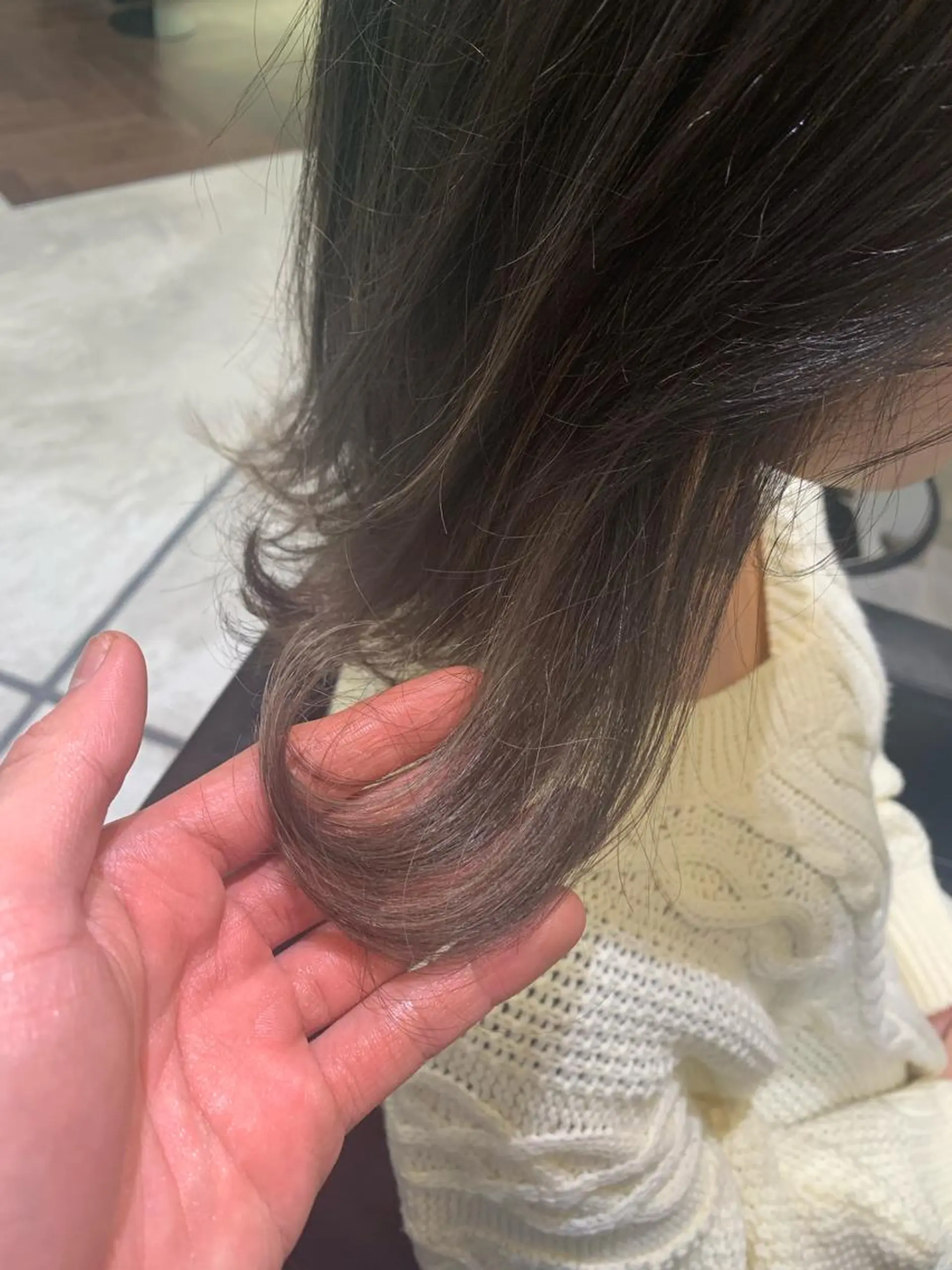 ミディアム カラー ハイライトカラー ハイライト カット ヘアカラー 喜友名 泉樹のヘアスタイル