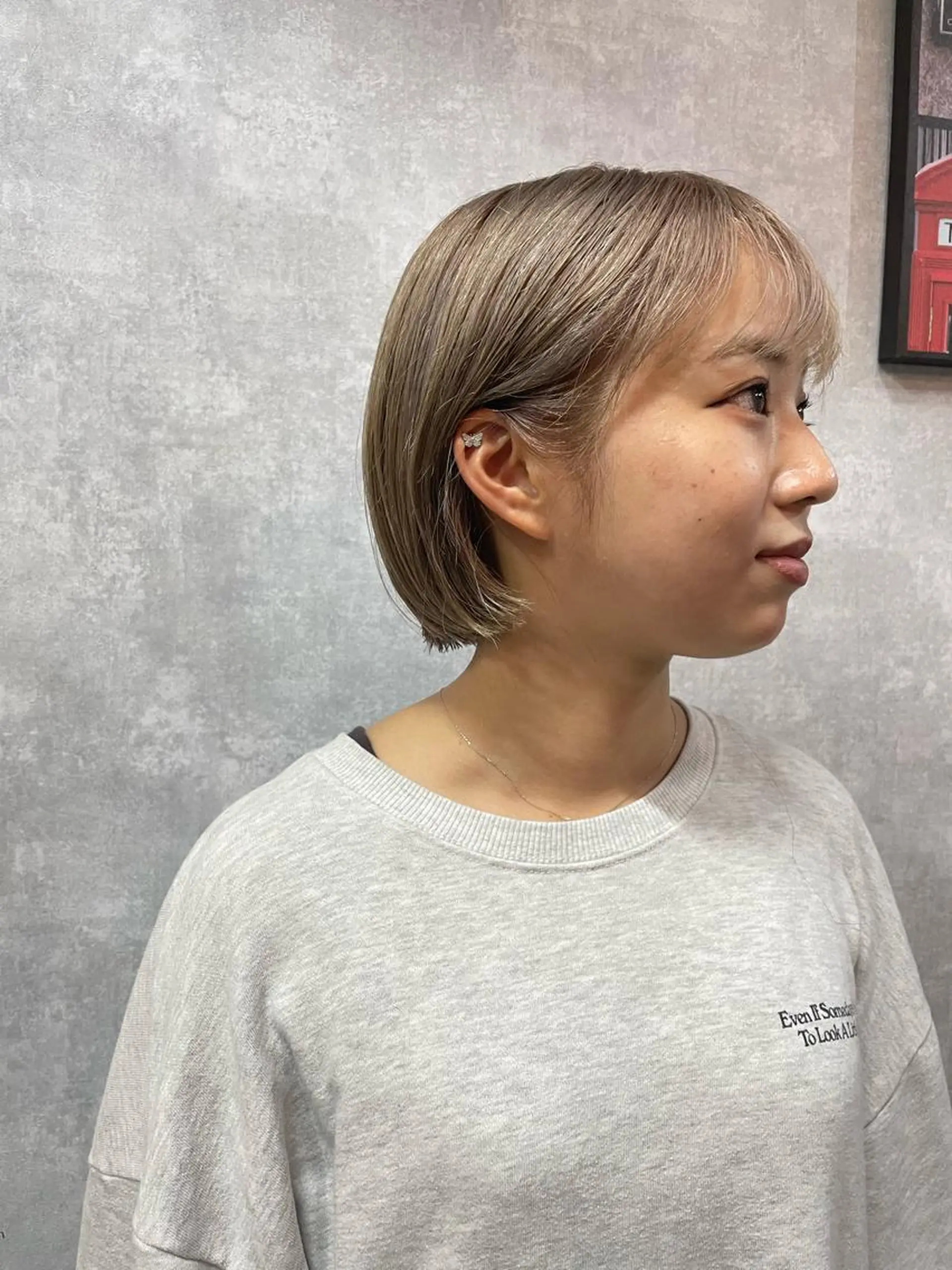 ショート 切りっぱなしボブ ショートボブ ハンサムショート 丸みショート アッシュ カット ヘアカラー トリートメント モテ髪/ボブ/ショー ト/アダチフウトのヘアスタイル