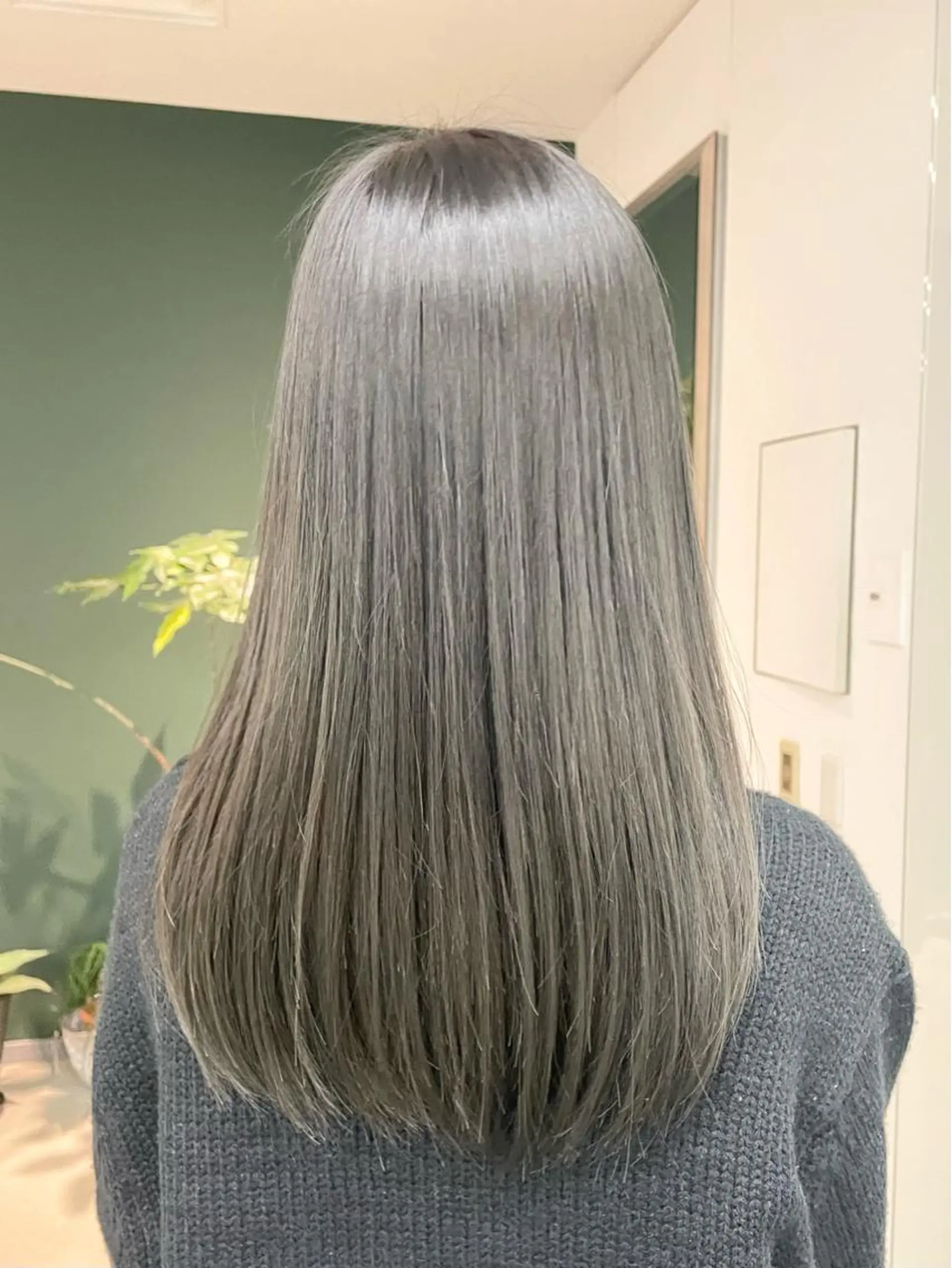 ロング カラー ブリーチ 透明感カラー ブリーチなしカラー ひなた あゆみのヘアスタイル