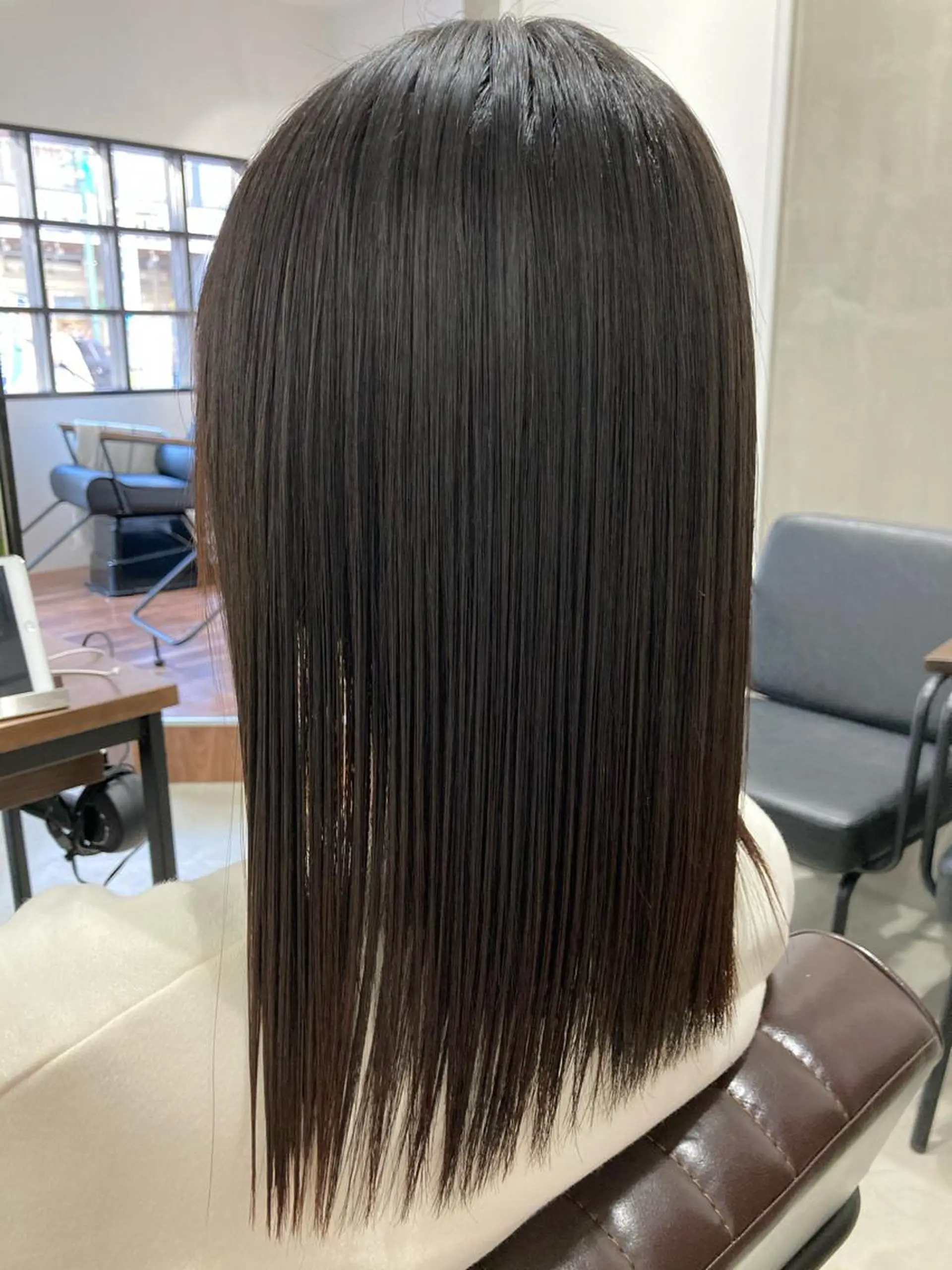 セミロング 縮毛矯正 Larry🌼中下 美香のヘアスタイル