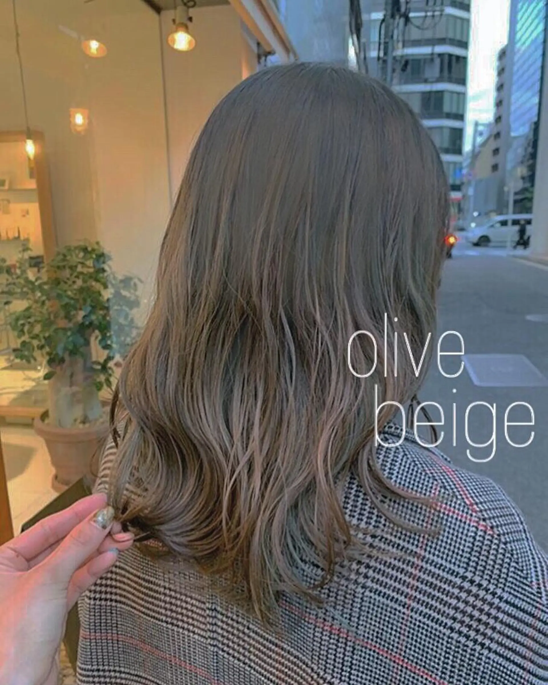 ロング カラー ベージュカラー オリーブベージュ ヘアカラー トリートメント 安永 涼のヘアスタイル