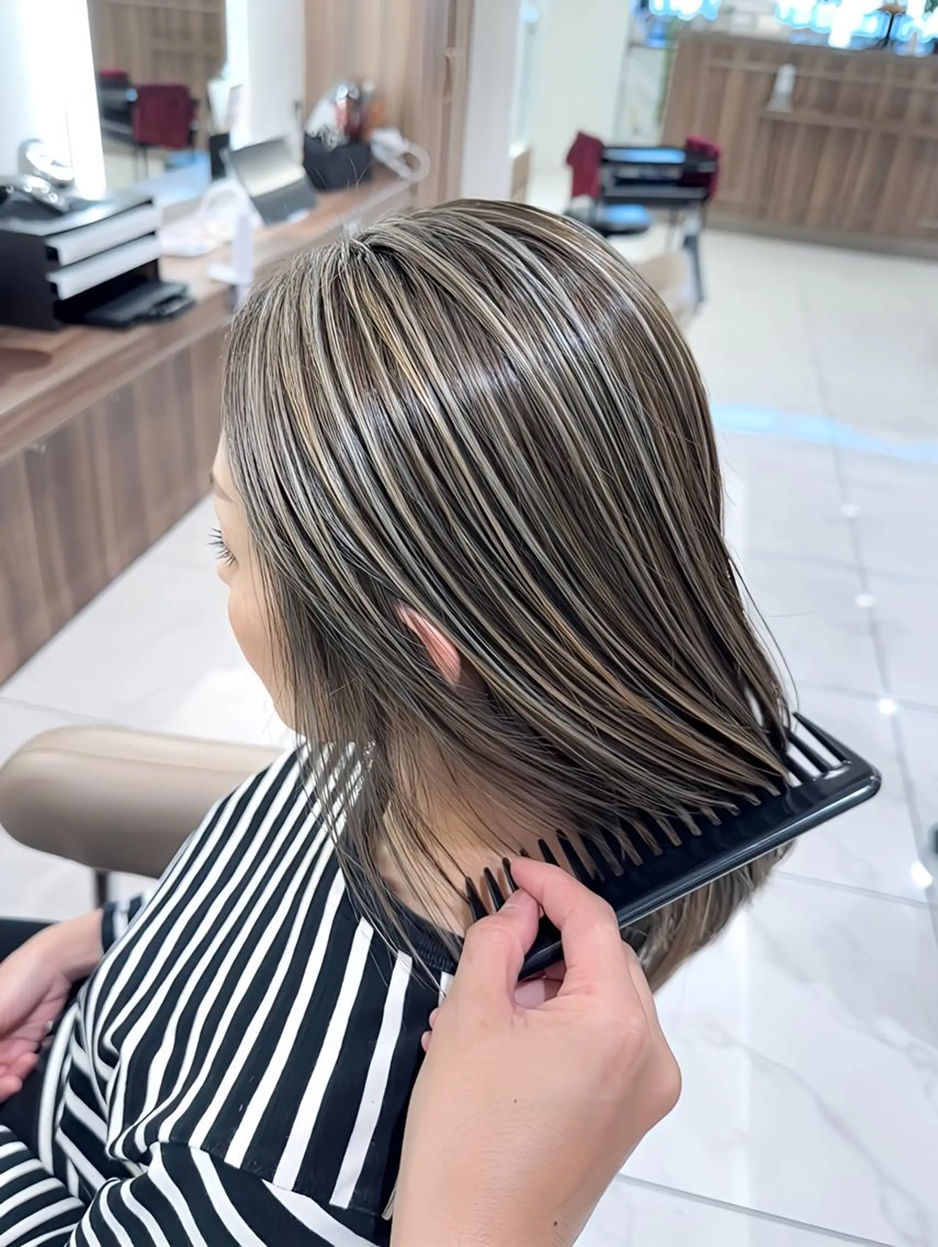 セミロング カラー バレイヤージュ 髪質改善 レイヤーカット カット ヘアカラー トリートメント 山崎俊輔/髪質改善 /バレイヤージュのヘアスタイル